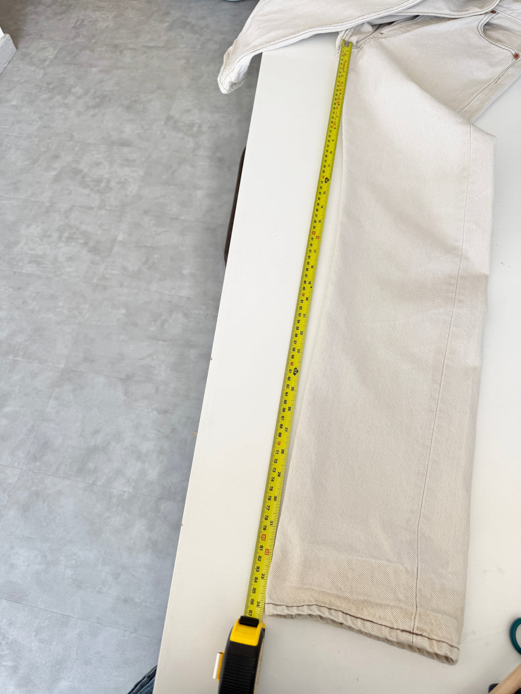 W27 L34 vintage Levis 501s 26/27” measured beige 501s 90s USA