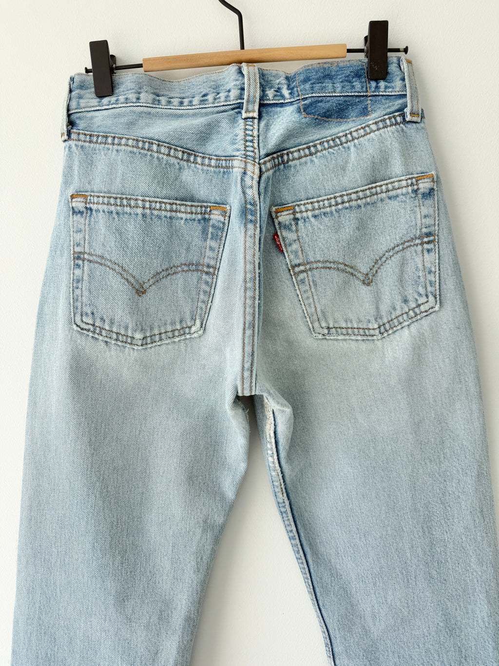 Soft W25 L29 vintage Levis 501 24/25” measured waist light blue 501s made in 90s USA