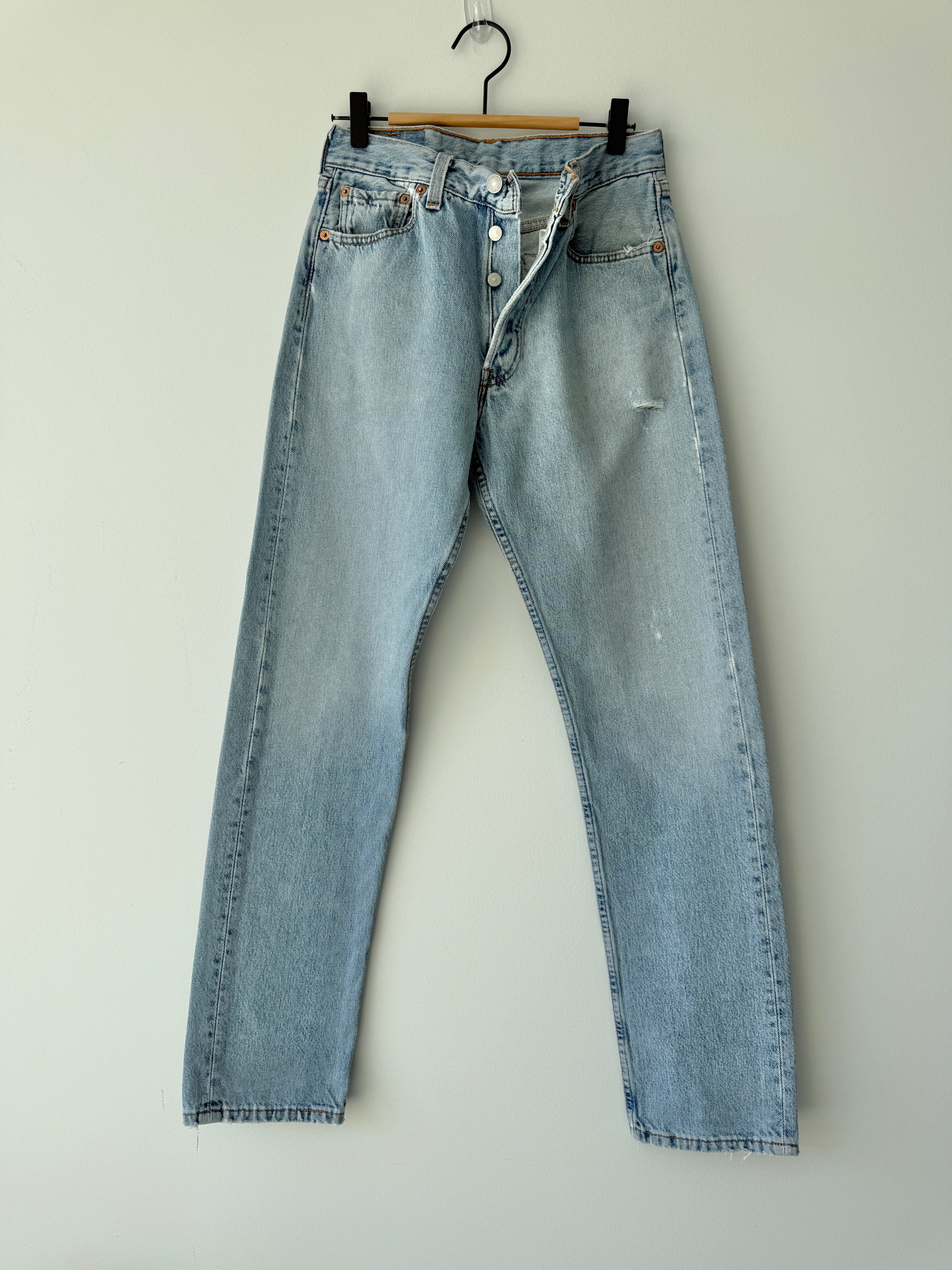 Soft W27 L31 vintage Levis 501 26/27” measured waist light blue 501s made in 90s USA