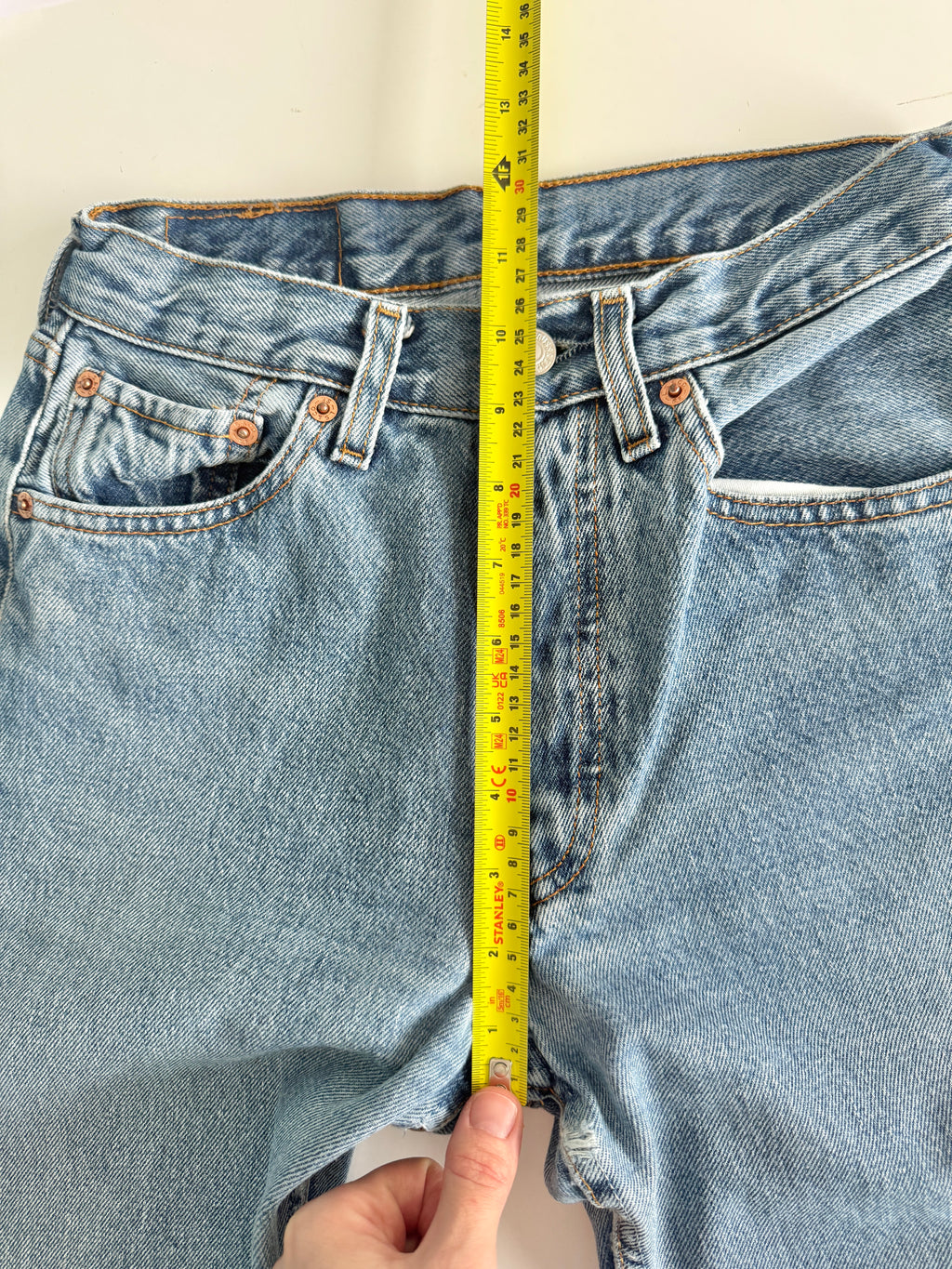 W25 L30 vintage Levis 501 24-25” medium blue 90s Levi’s 501s