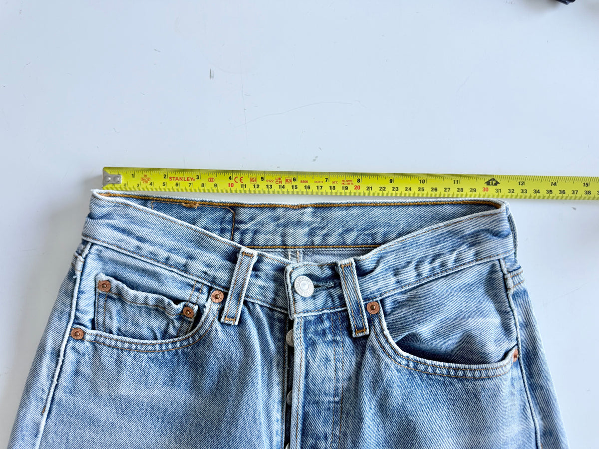W25 L29 vintage Levis 501 light blue faded 24/25” measured waist 90s levis 501s