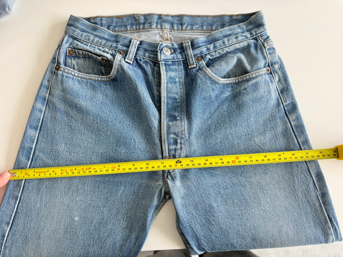 W30 L30 vintage Levis 501 dark faded blue 29/30” measured waist 501s 90s USA