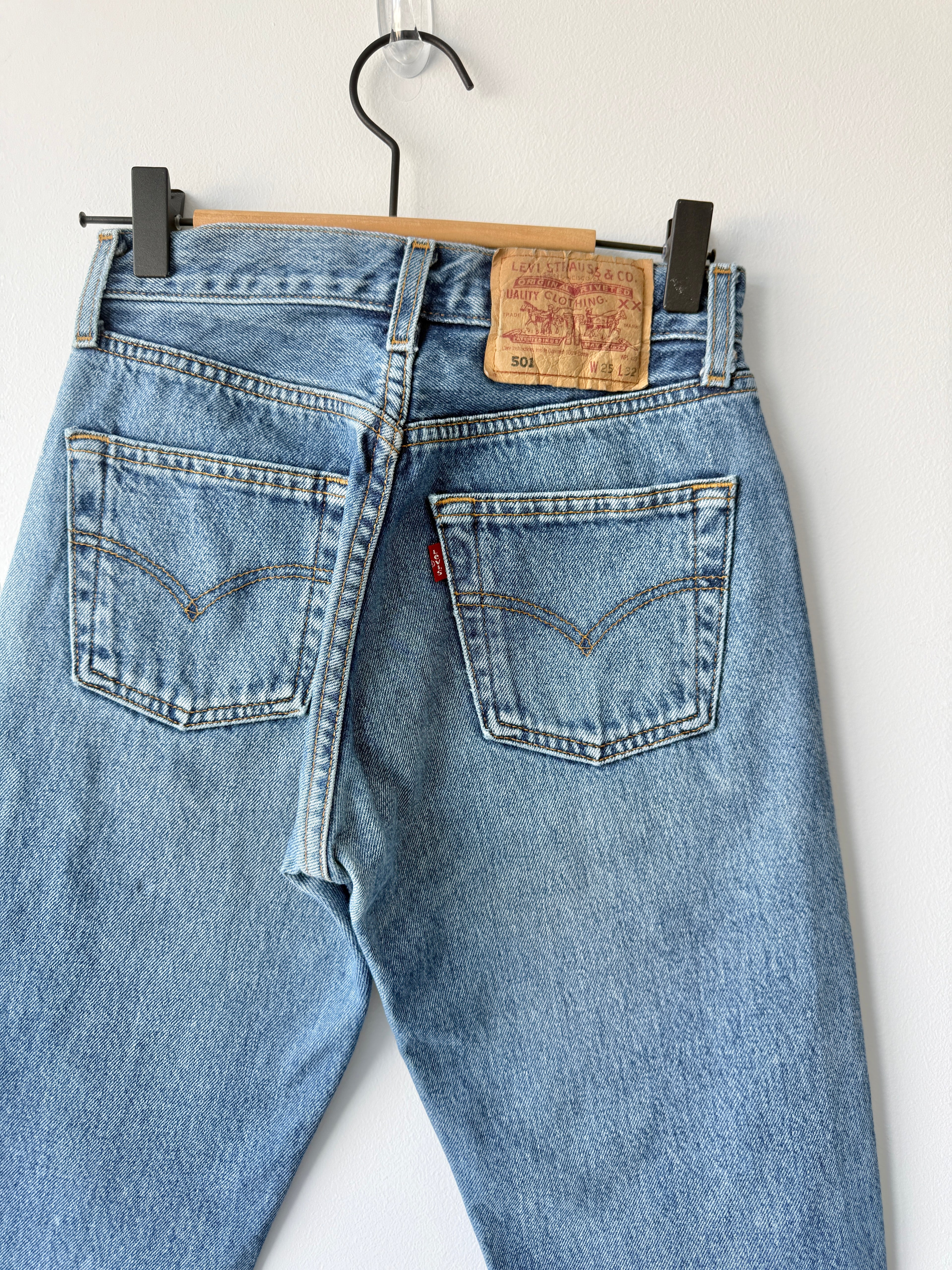 W23 L31 vintage Levis 501 23” measured waist medium darker blue 501s Y2K