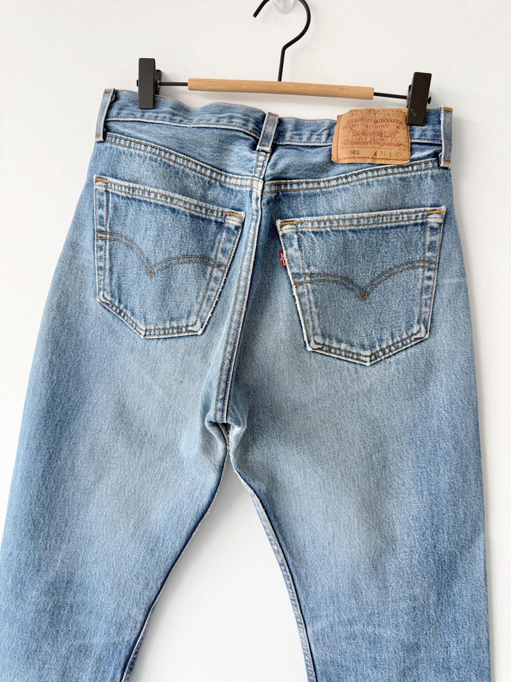 W29 L27 vintage Levis 501s 28/29” medium blue whiskers fade denim Levi’s 501s 90s USA