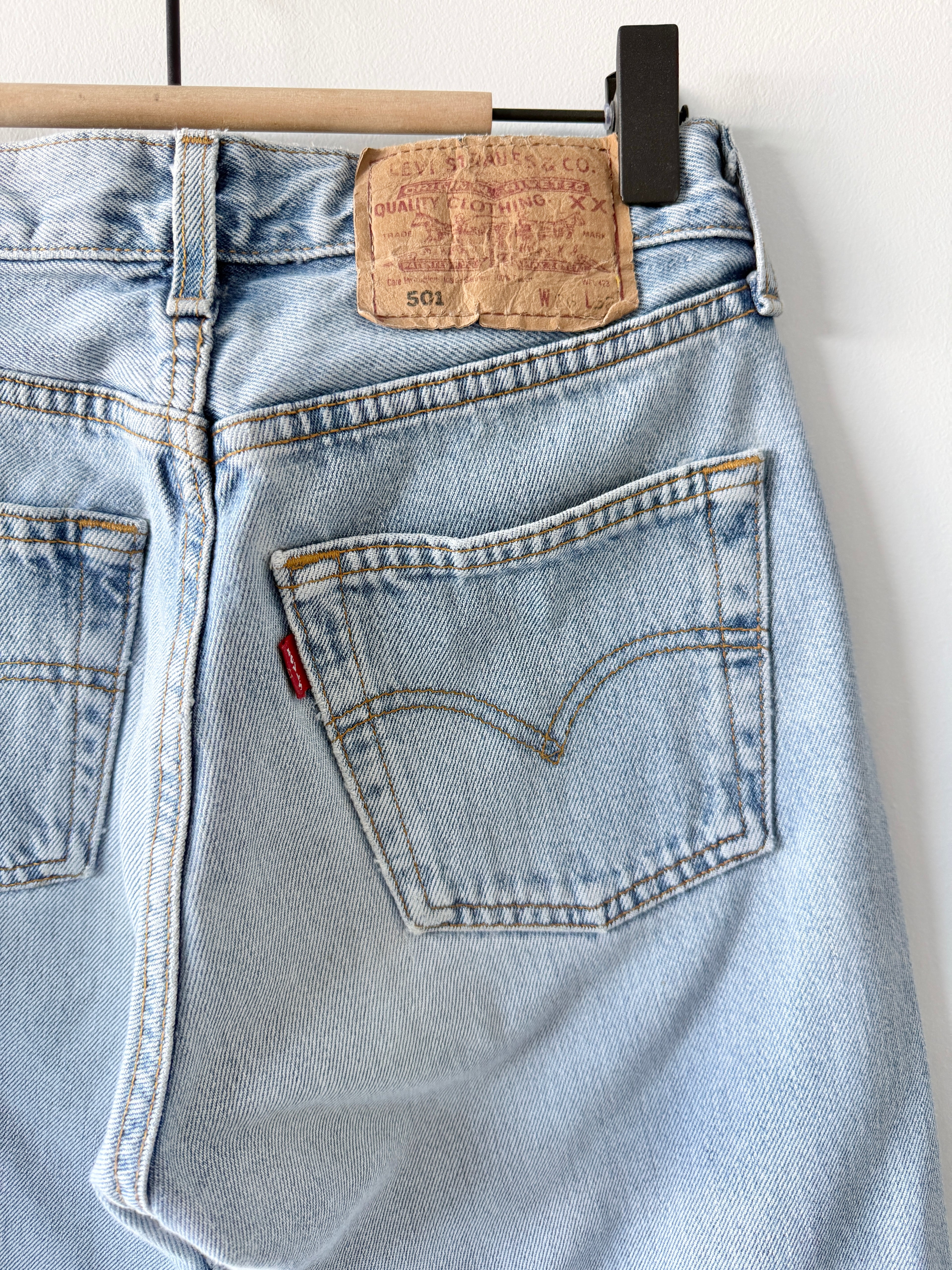 W25 L31 vintage Levis 501 24-25” measured light faded blue denim 90’s levi’s 501s