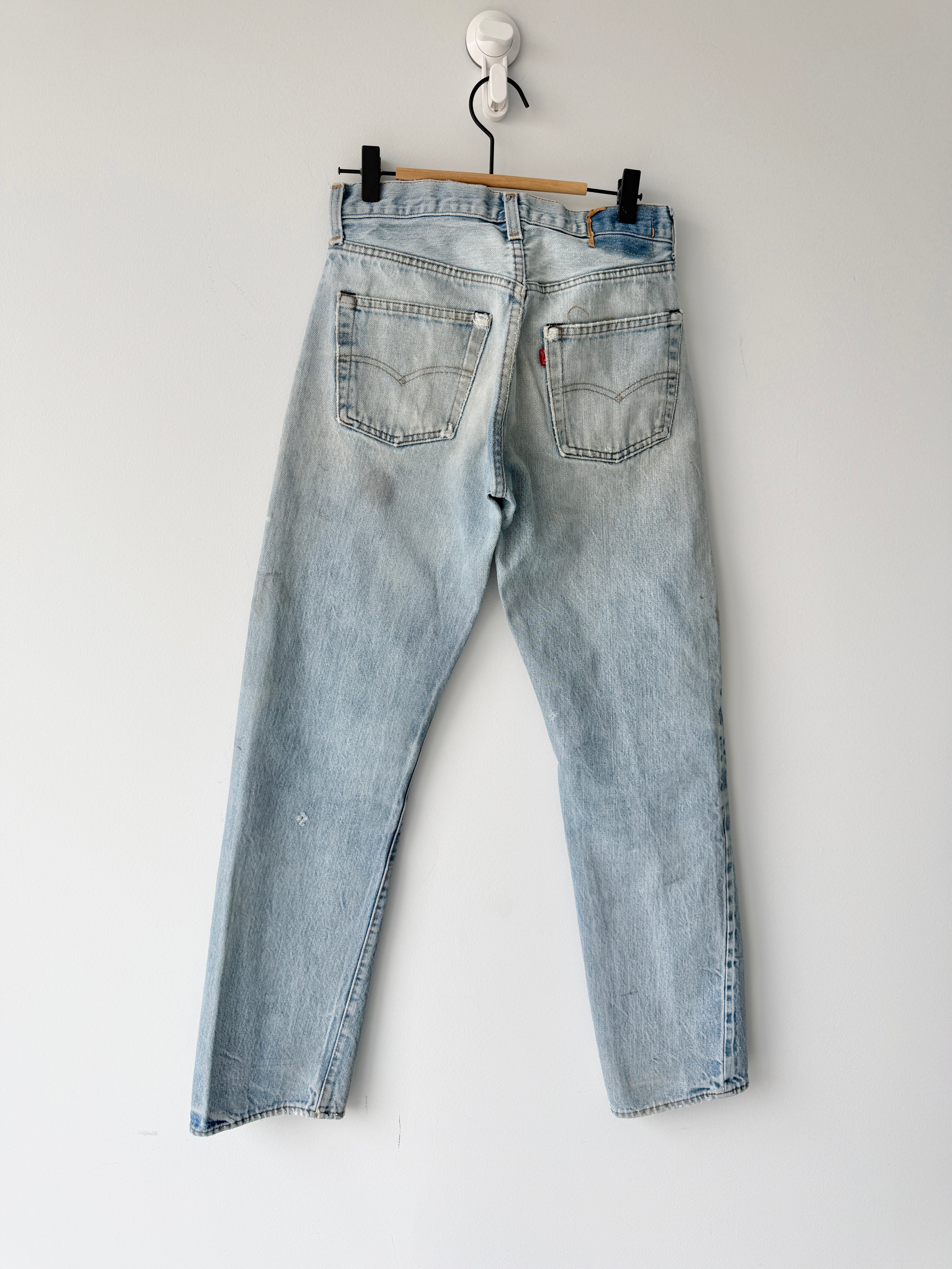 Selvedge W27 L30 vintage Levis 501 26/27” measured light blue faded 80s USA Levi’s 501s