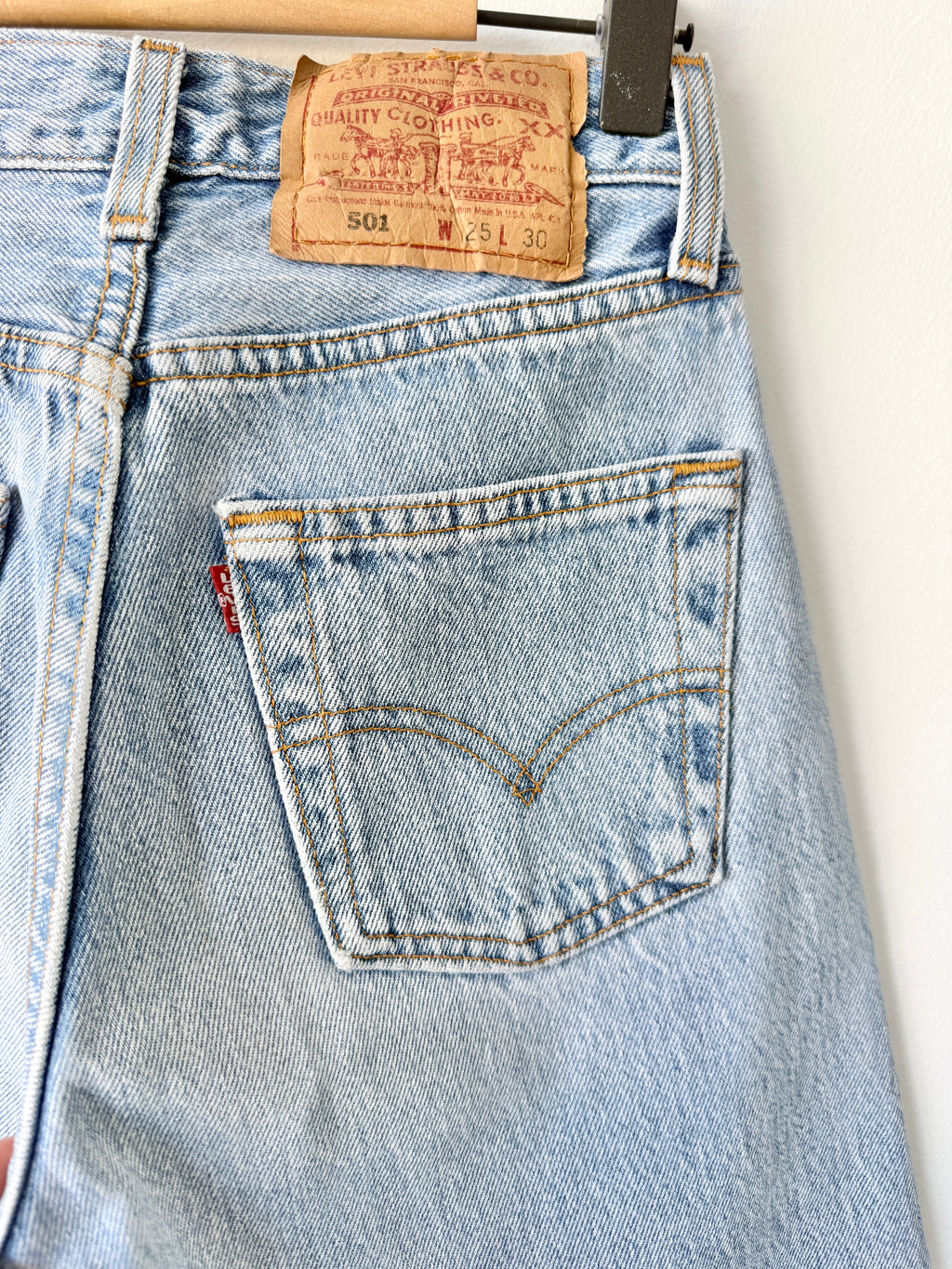 W23 L30 vintage Levis 501s 22/23” light medium blue Levi’s 501s 90s