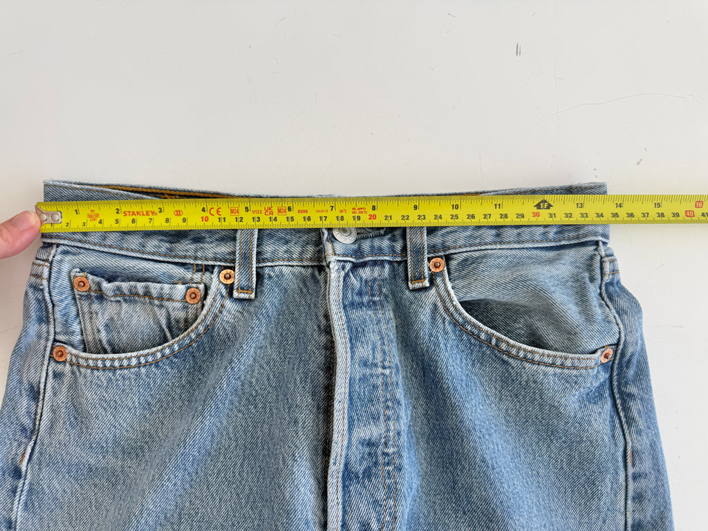 W26 L33 vintage Levis 501 25/26” measured waist medium faded blue 501s Y2K
