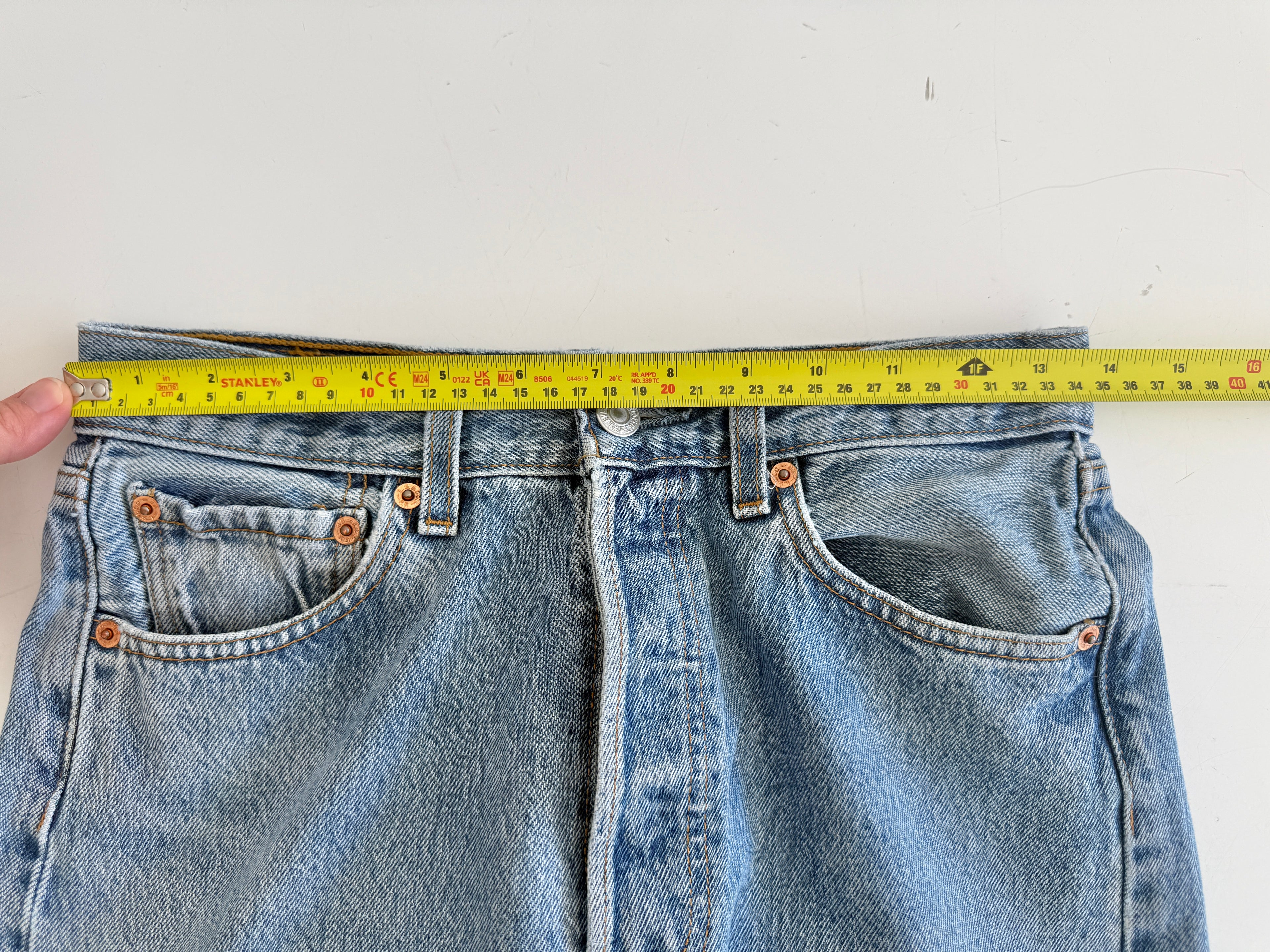W26 L33 vintage Levis 501 25/26” measured waist medium faded blue 501s Y2K