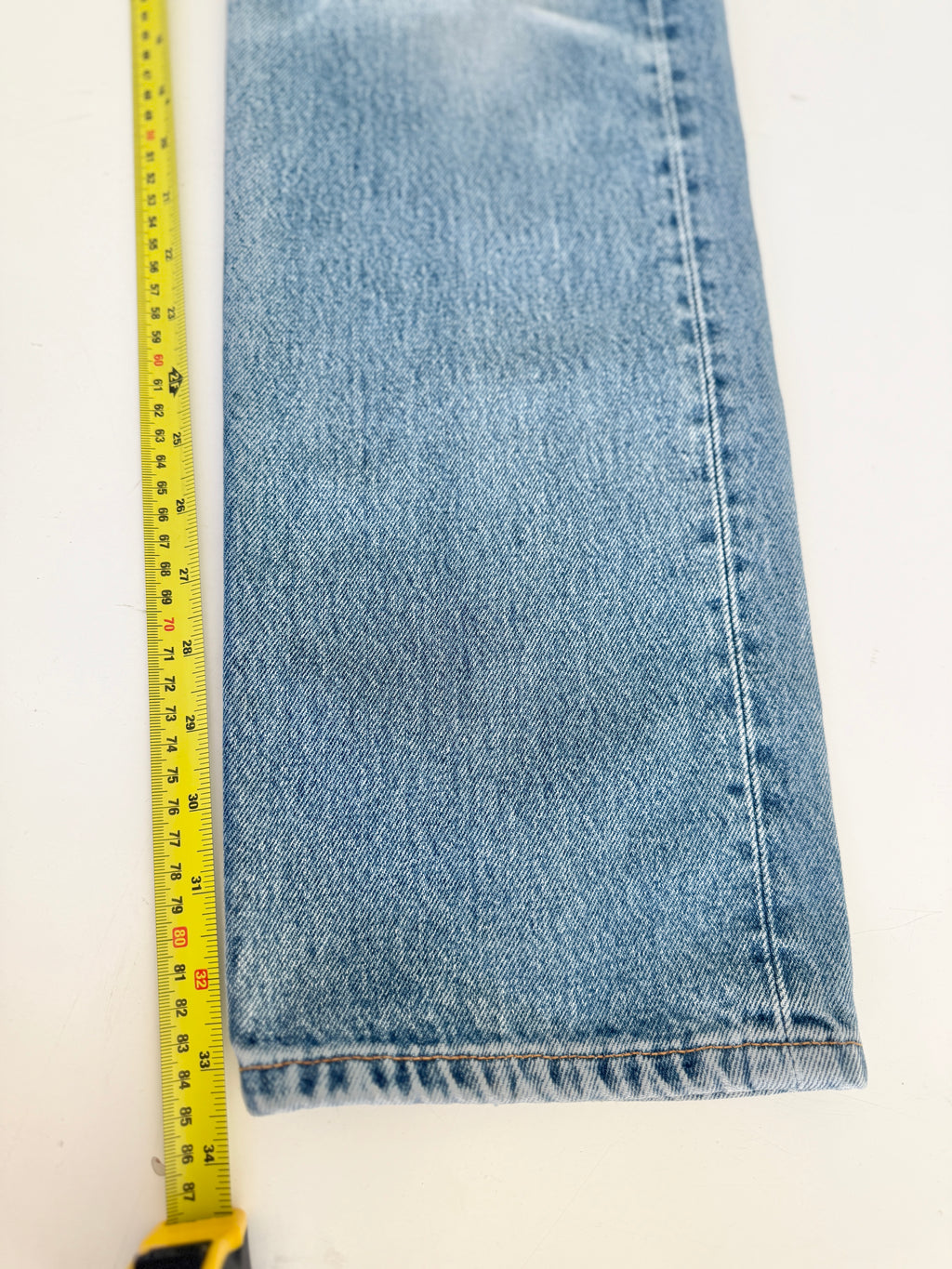 W29 L33 vintage Levis 501 29” measured medium faded whiskers blue Y2K Levi’s 501s