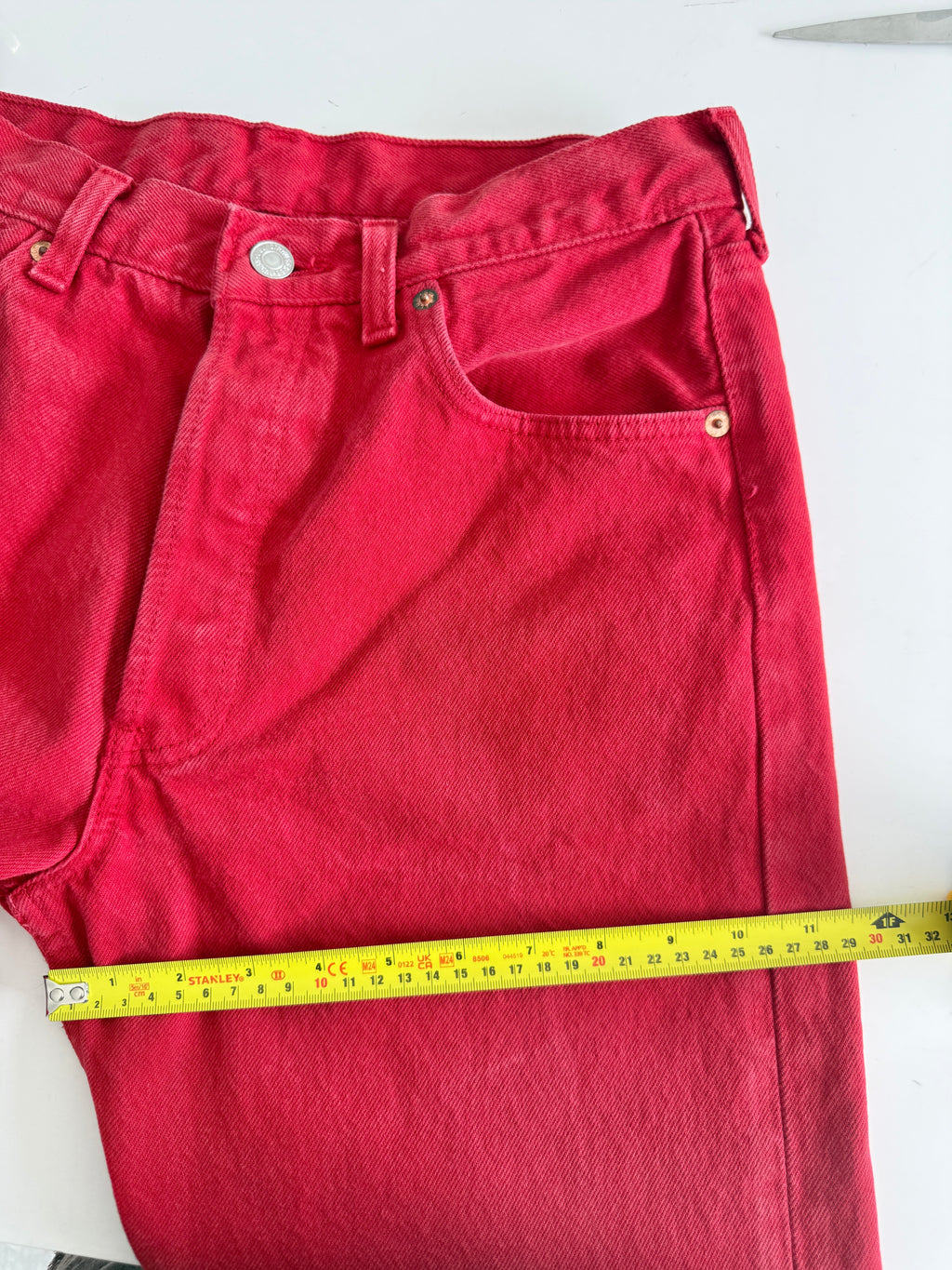 W29 L32 vintage Levis 501 28/29” measured waist red 90s 501s