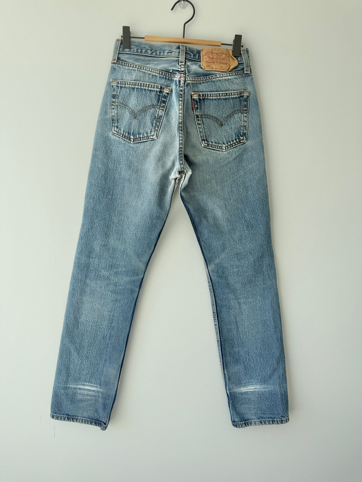 W26 L31 vintage Levis 501s 25/26” measured medium dark fade blue distressed 501s Y2K