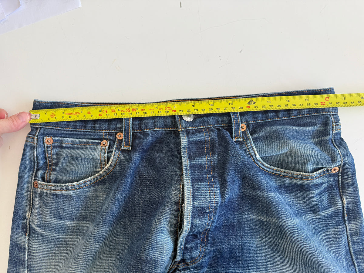 W32 L28 vintage Levis 501s 31/32” measured dark fade blue faded Y2K 501s