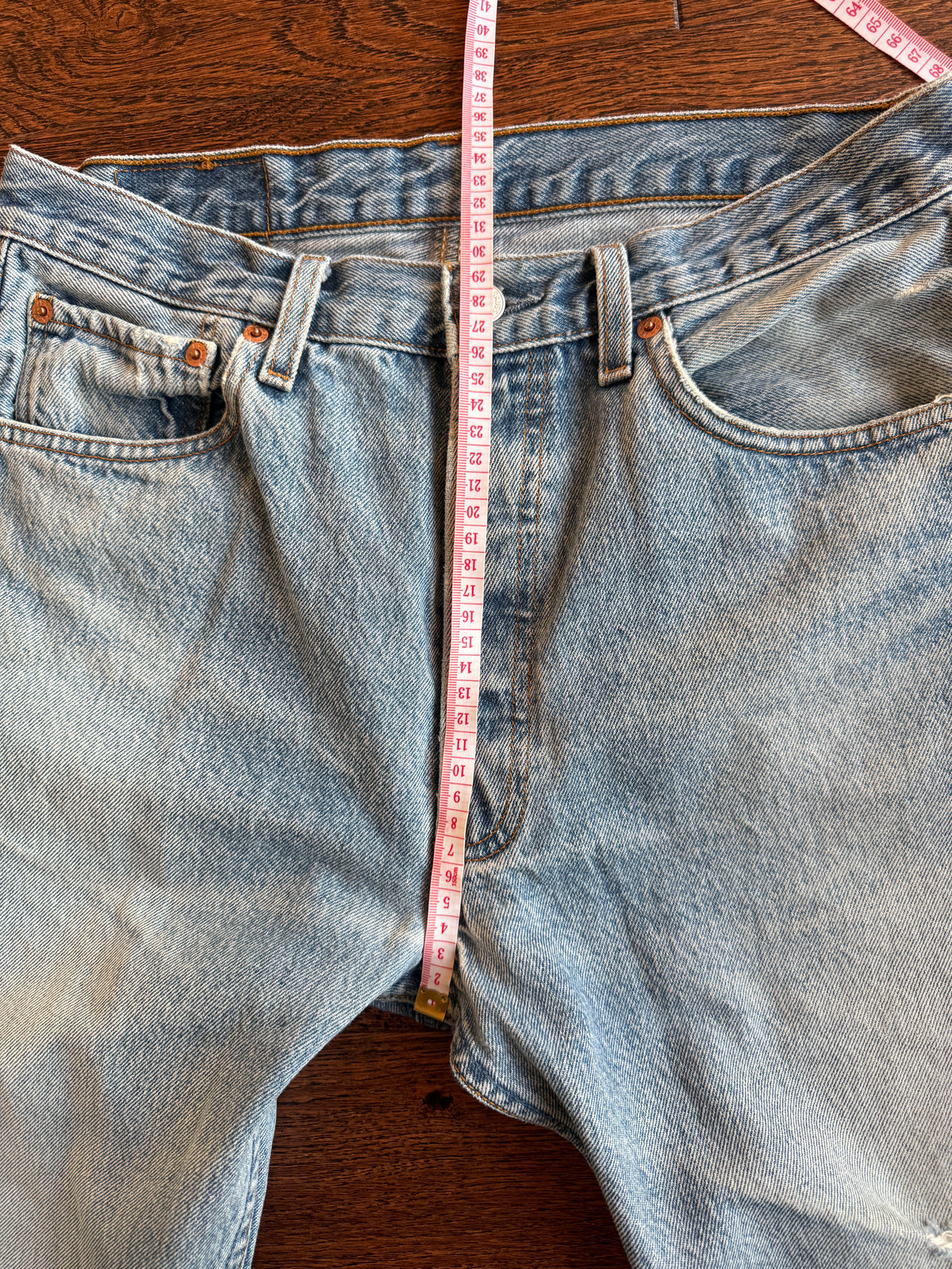 Soft W31 L29 vintage Levis 501s 31” measured medium light blue faded 90s 501s