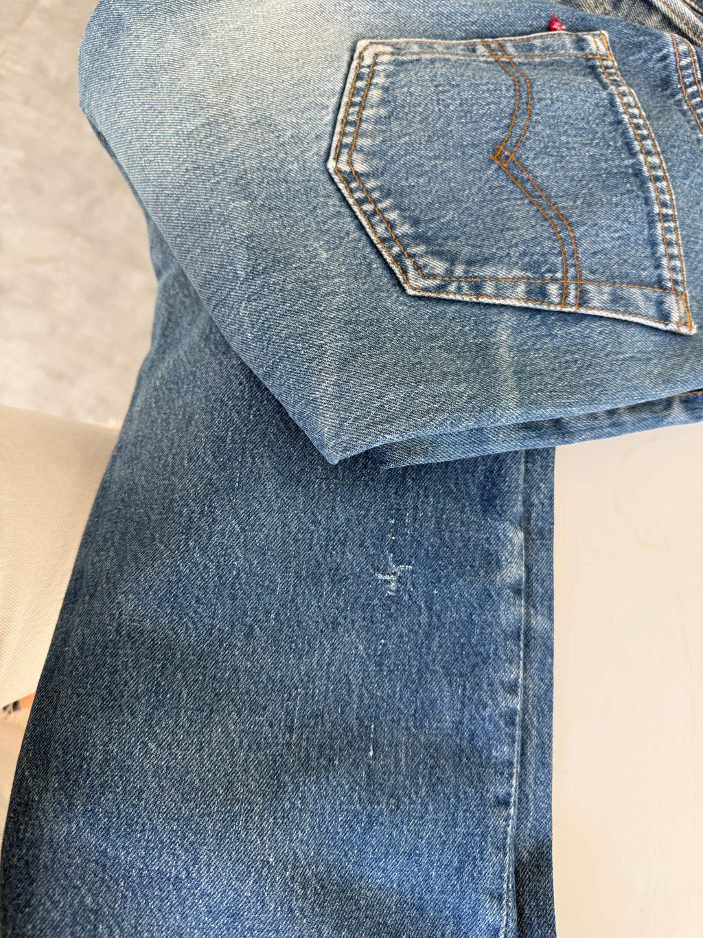 W28 L33 vintage Levis 501s 27/28” measured dark fade blue 501s 90s USA