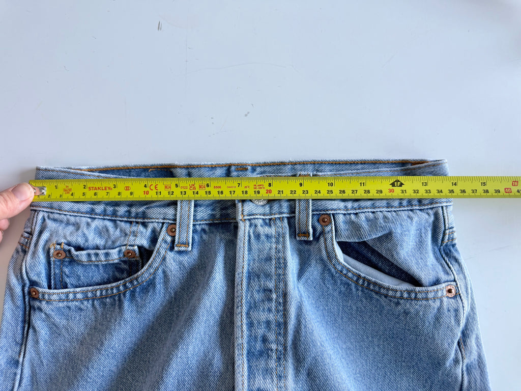 W27 L29 vintage Levis 501 light blue faded 26/27” measured waist 90s USA levis 501s slim hips
