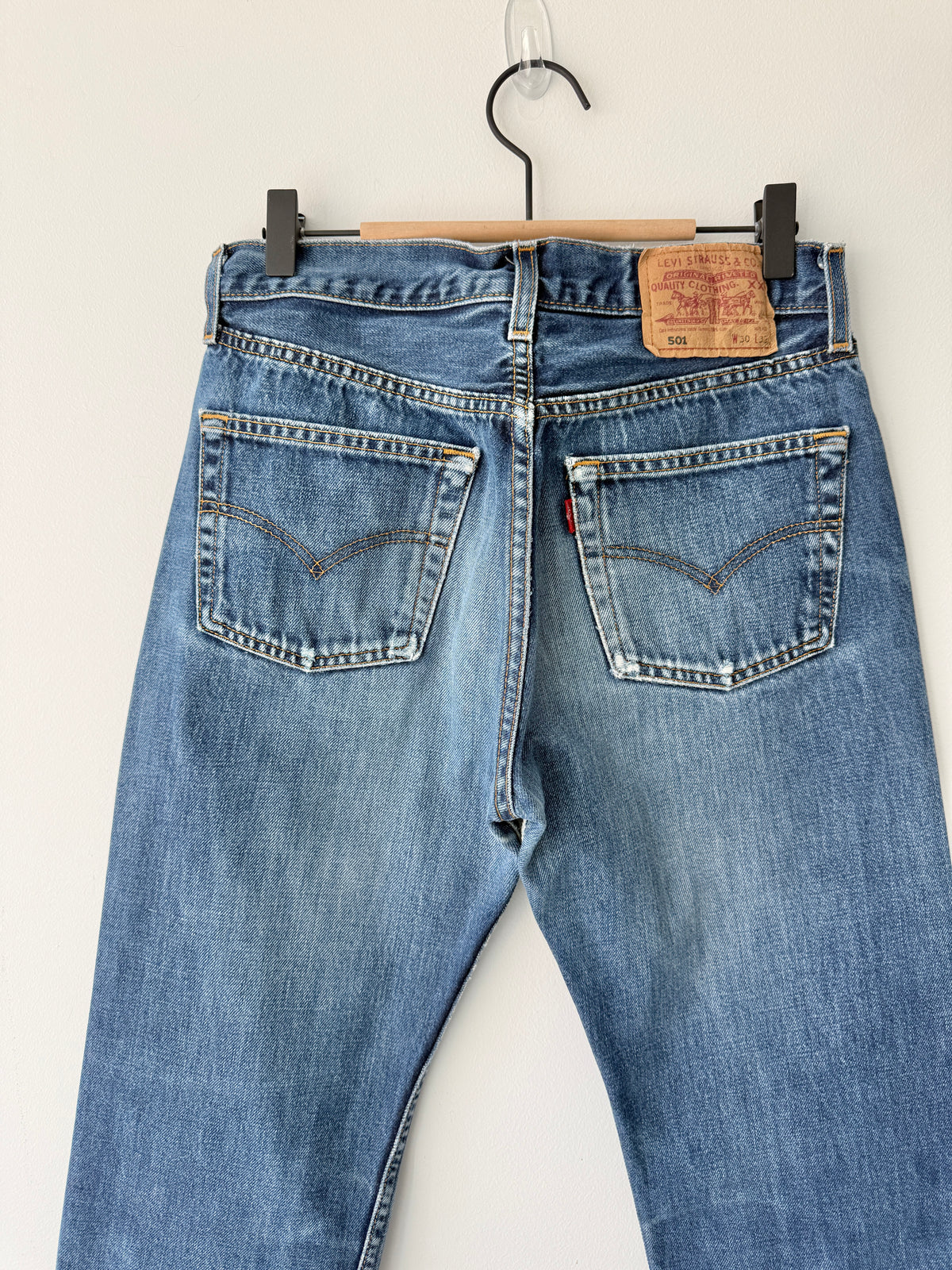 W28 L30 vintage Levis 501s 27/28” measured dark fade blue 501s Y2K