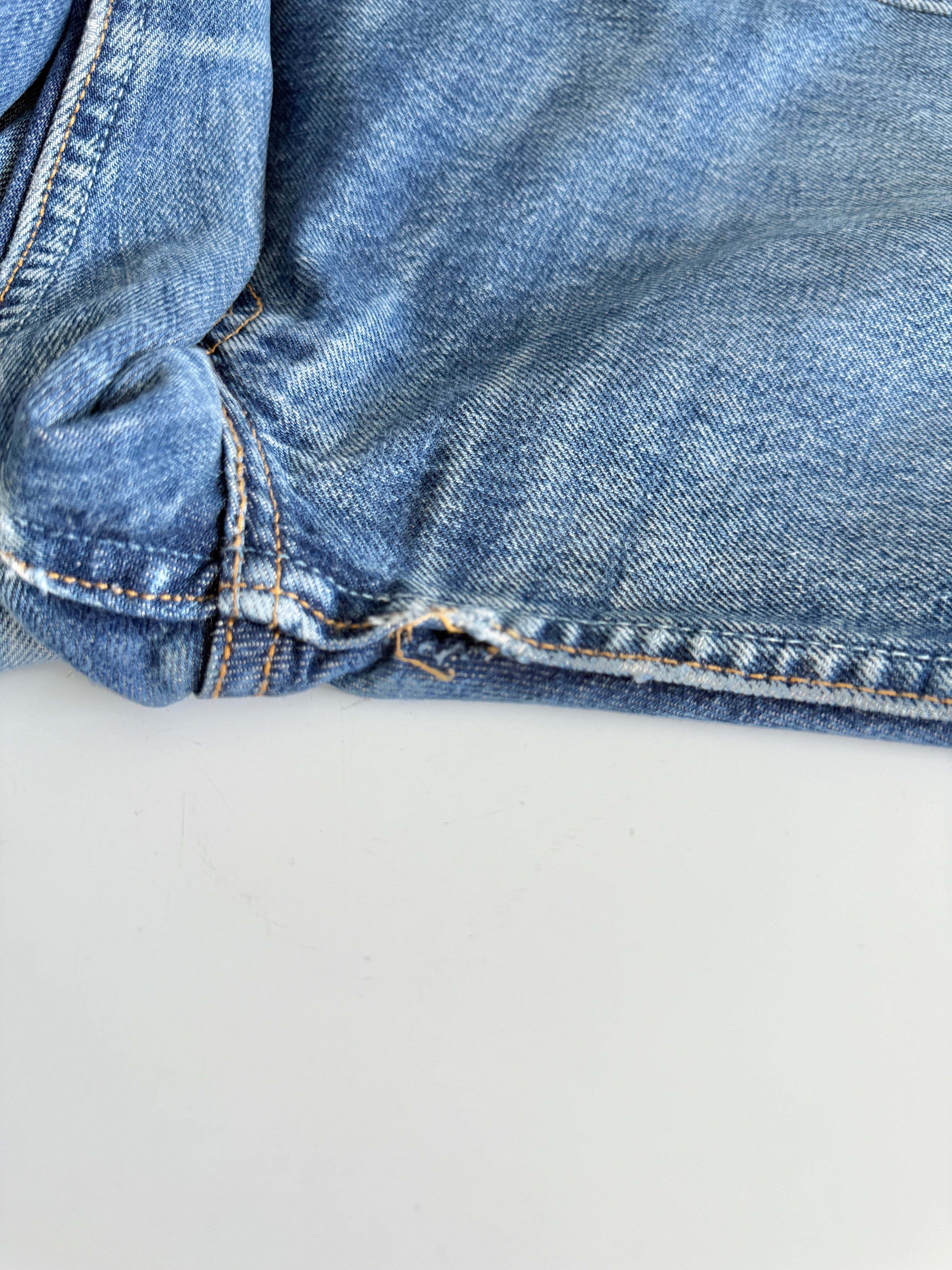 W27 L32 vintage Levis 501 26-27” measured dark blue denim made in 90s flare