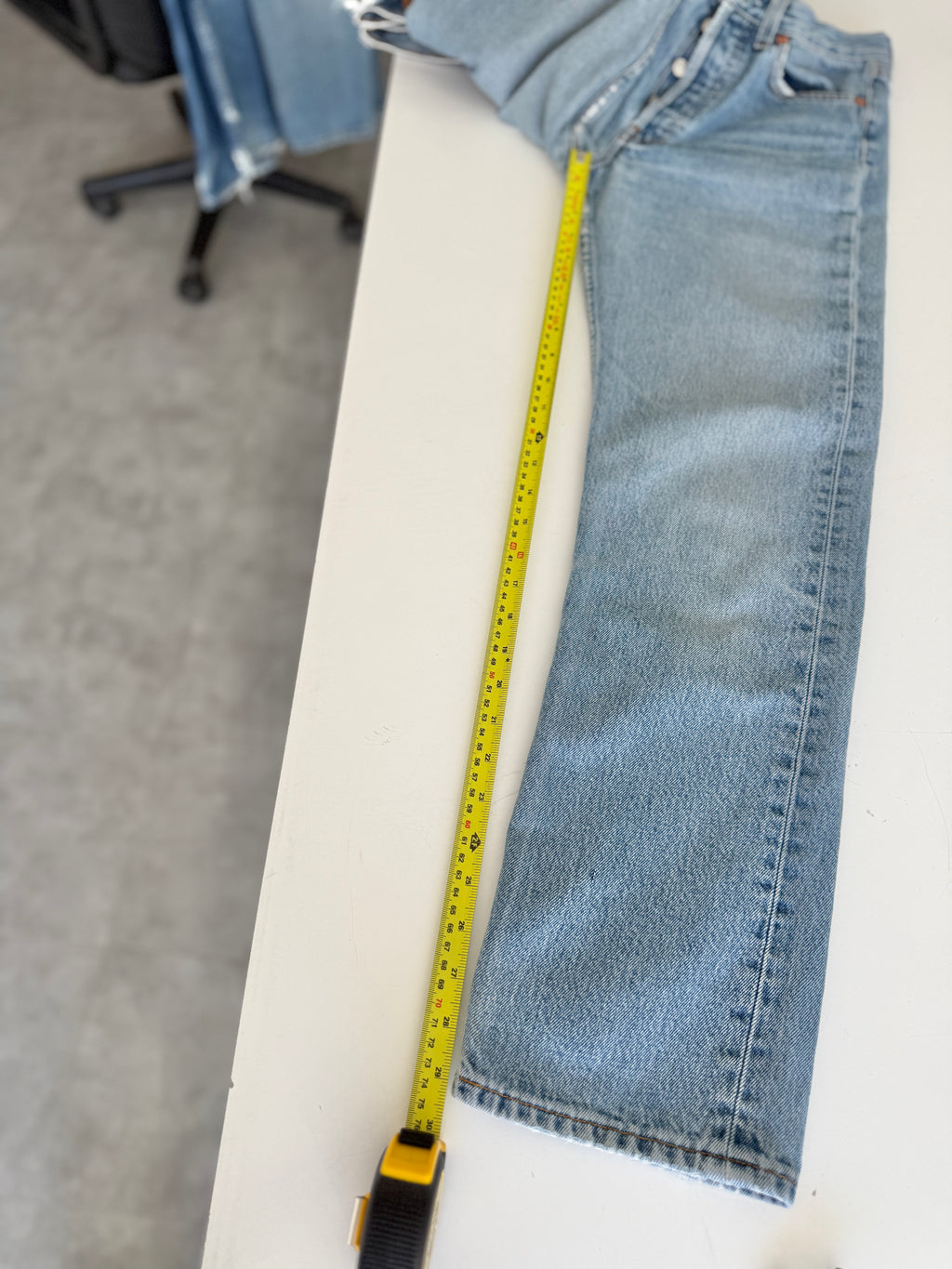 W25 L29 vintage Levis 501 24/25” measured denim medium faded blue 90’s levi’s 501s