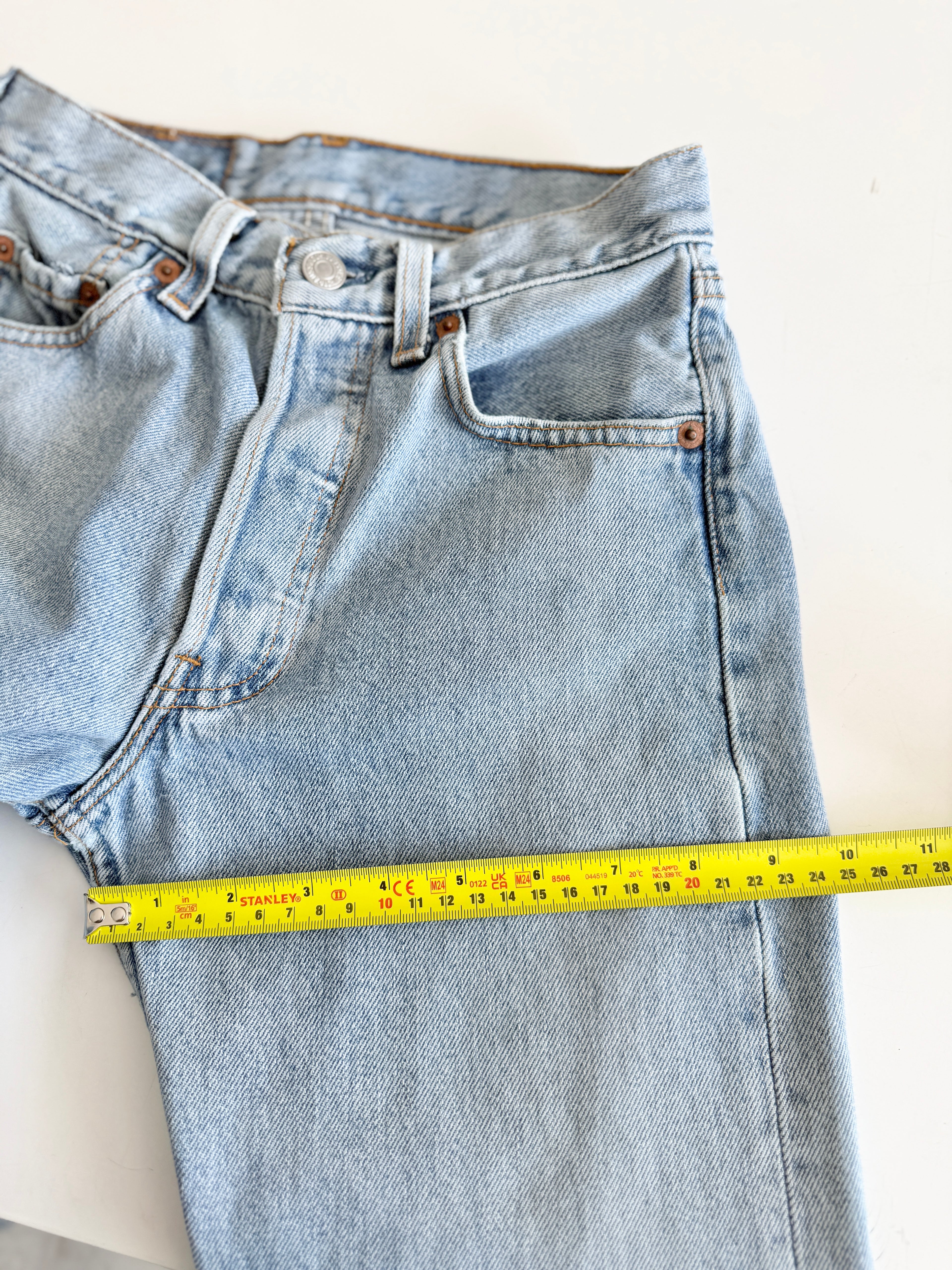 W23 L30 vintage Levis 501 22-23”measured light blue 90s USA 501s