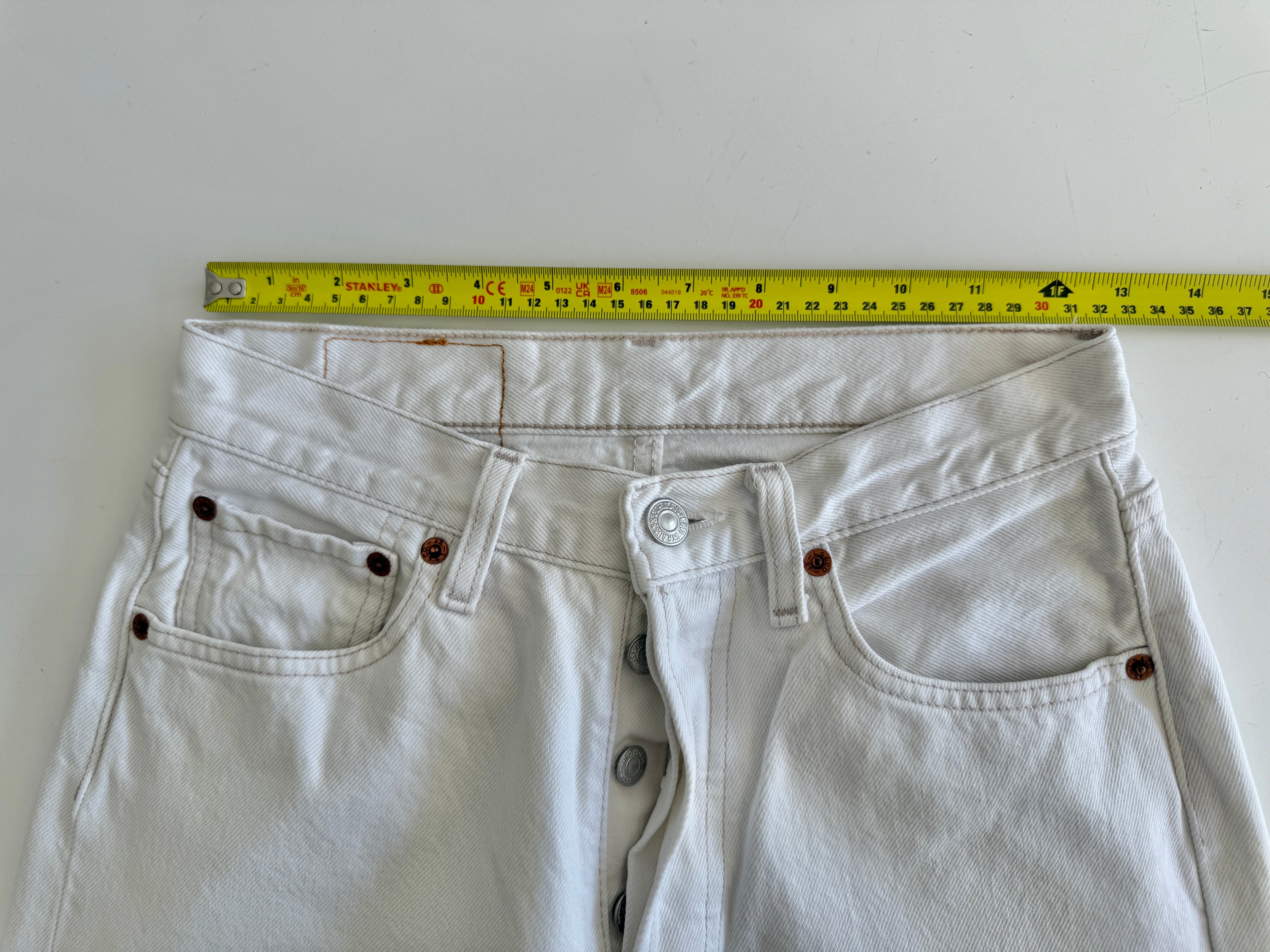 W25 L31 vintage Levis 501 25” measured waist white Y2K 501s