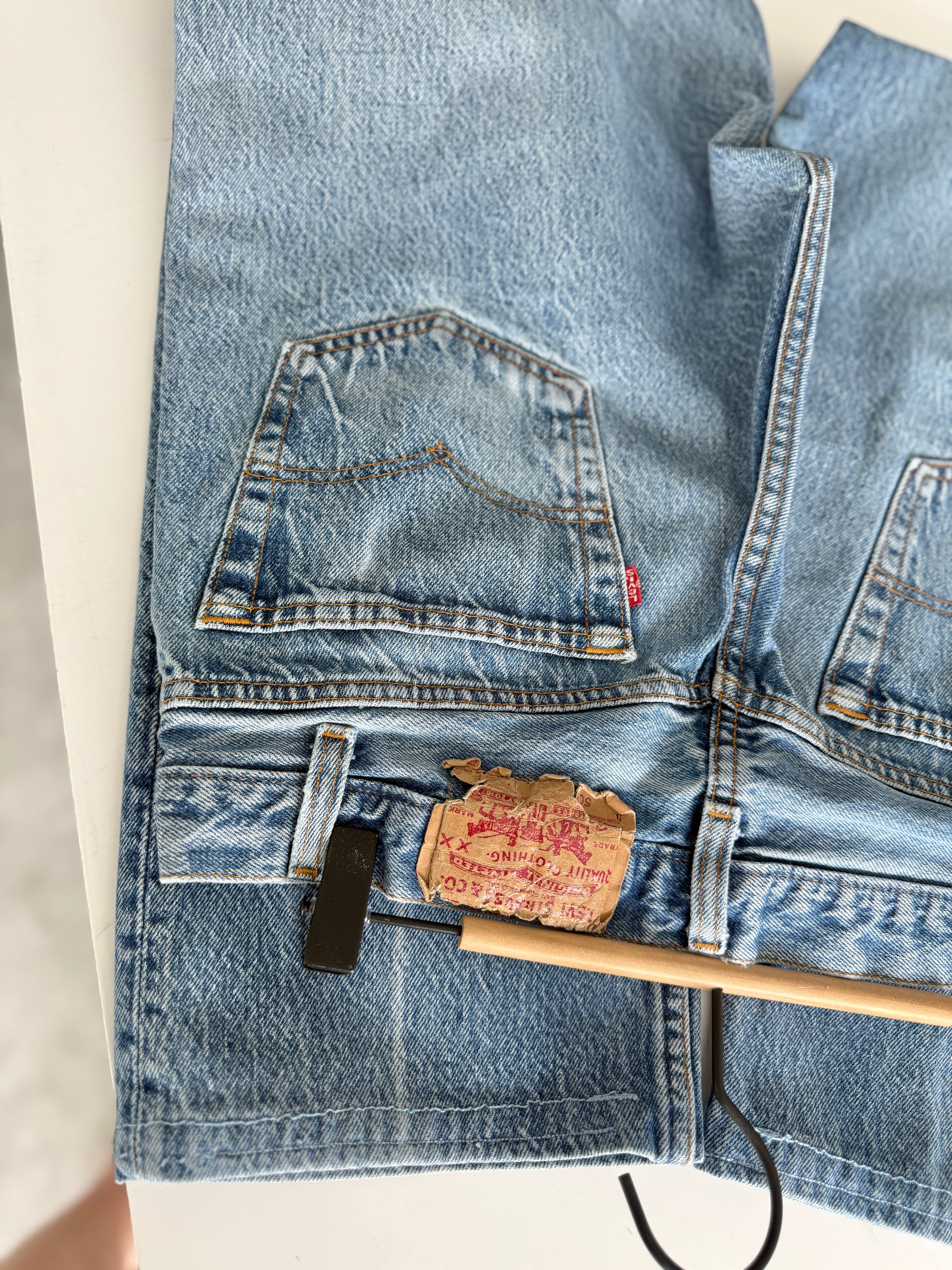 W32 L27 vintage Levis 501 31/32” measured unique faded blue denim 90s USA Levi’s 501s