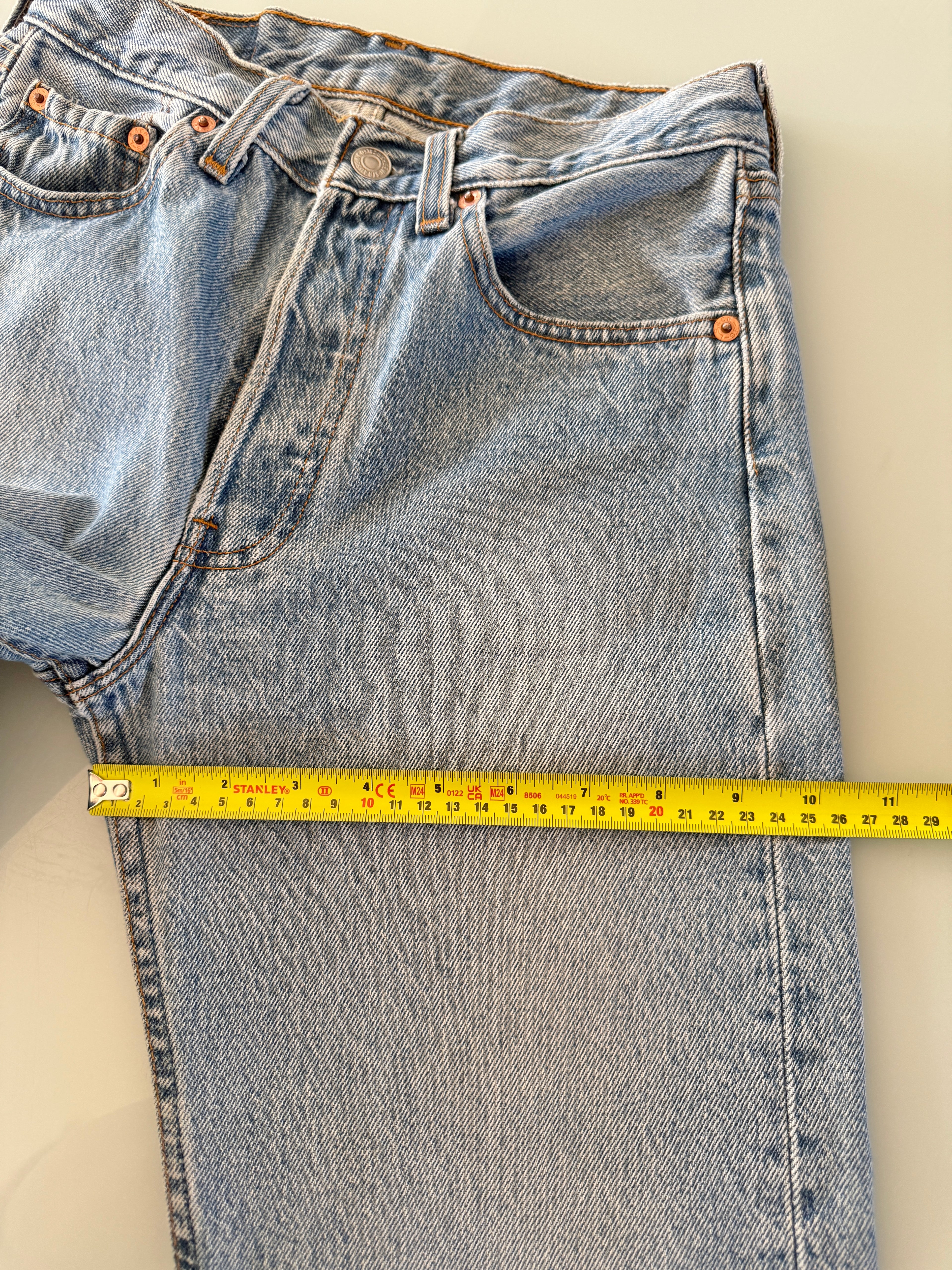 W26 L31 vintage Levis 501 24-26” measured medium blue 90s Levi’s 501s USA