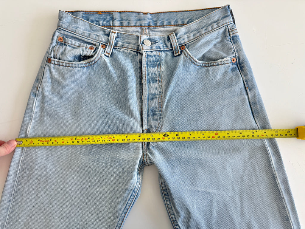 W28 L33 vintage Levis 501 27-28” measured light faded blue made in 90s