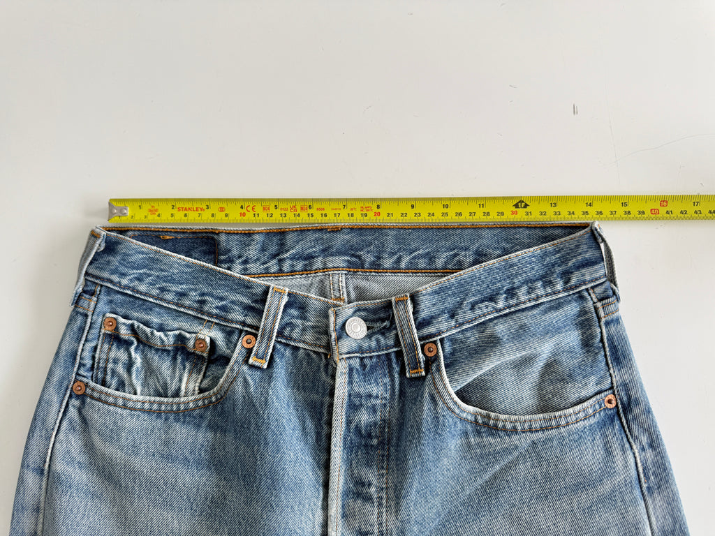 Soft W29 L34 vintage Levis 501 28/29” measured unique faded blue denim 90s USA Levi’s 501s