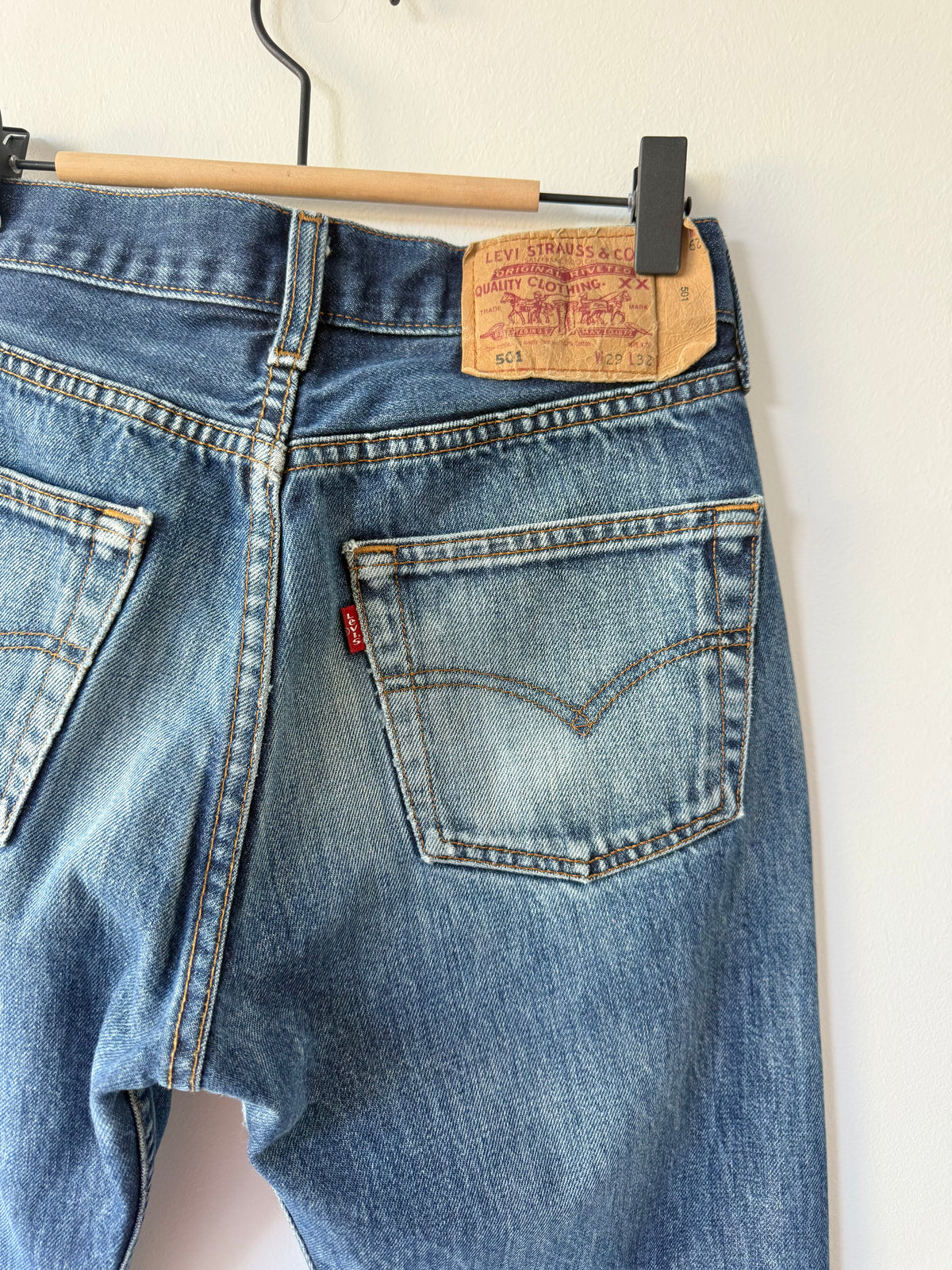 W27 L30 vintage Levis 501 dark blue 25/27” measured waist Y2K levis 501s