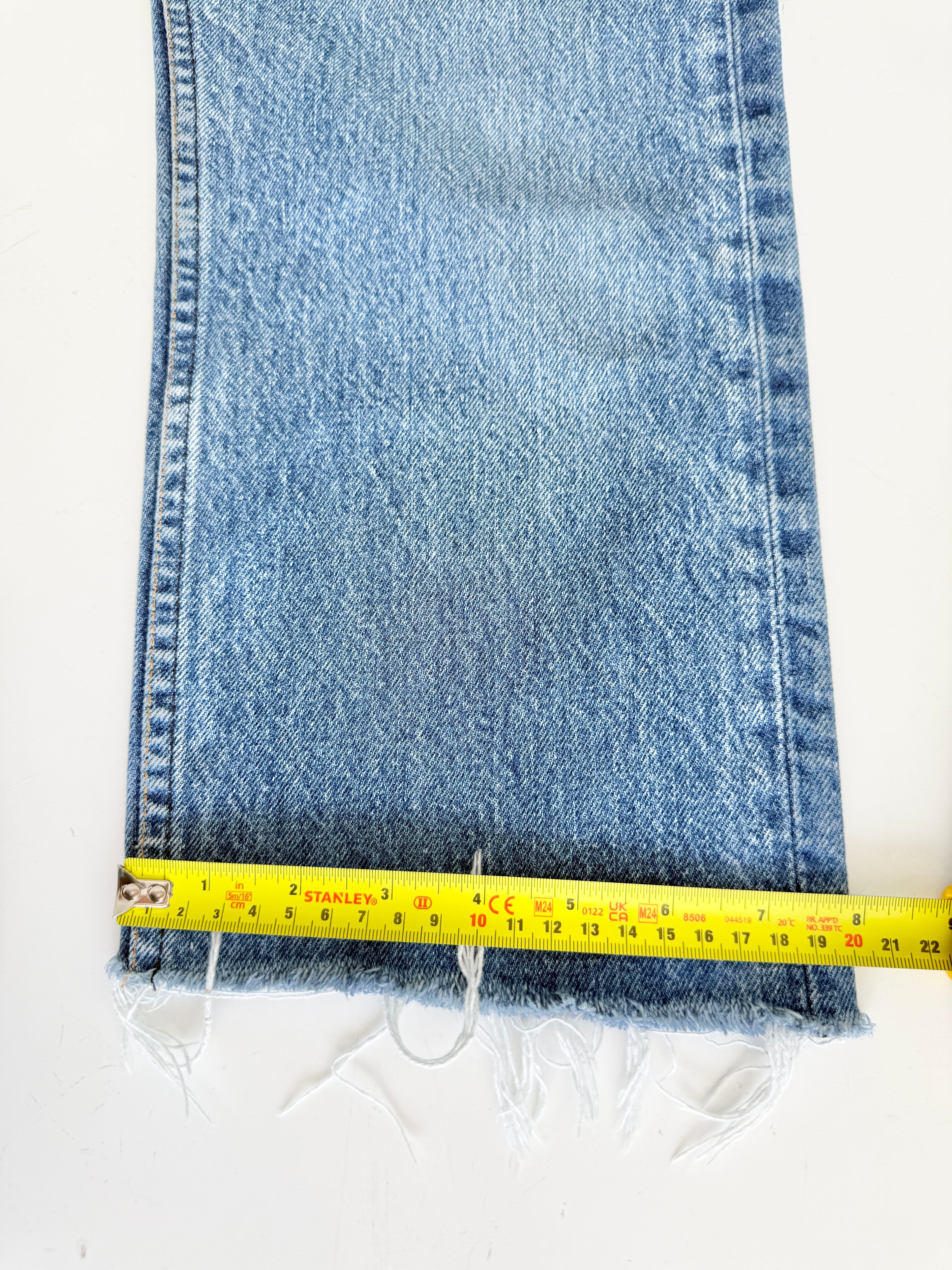 W26 L24 vintage Levis 501 25/26” dark blue faded Levi’s 501s USA 80s