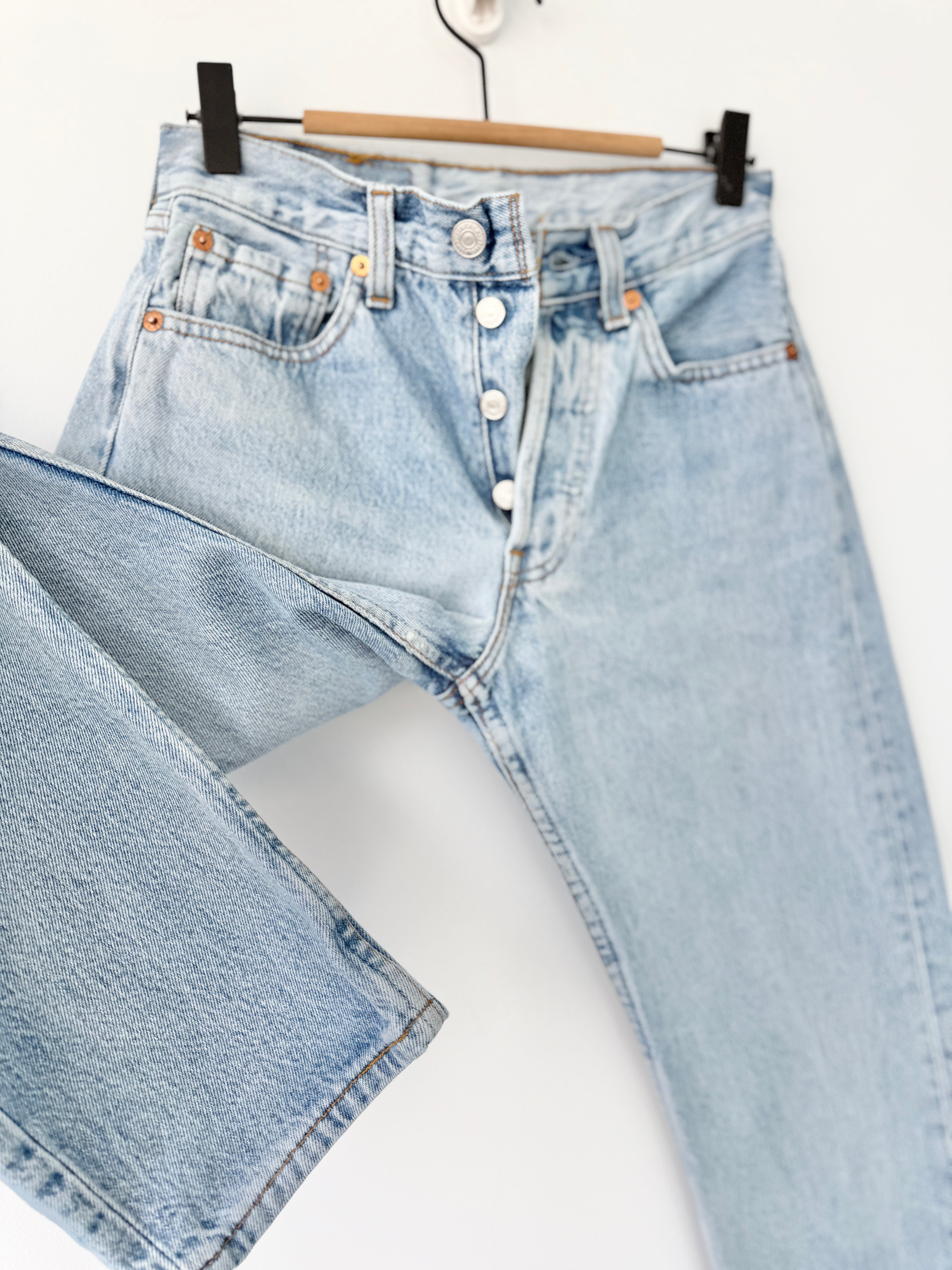 W24 L29 vintage Levis 501 23-24” measured light blue denim 90’s 501s