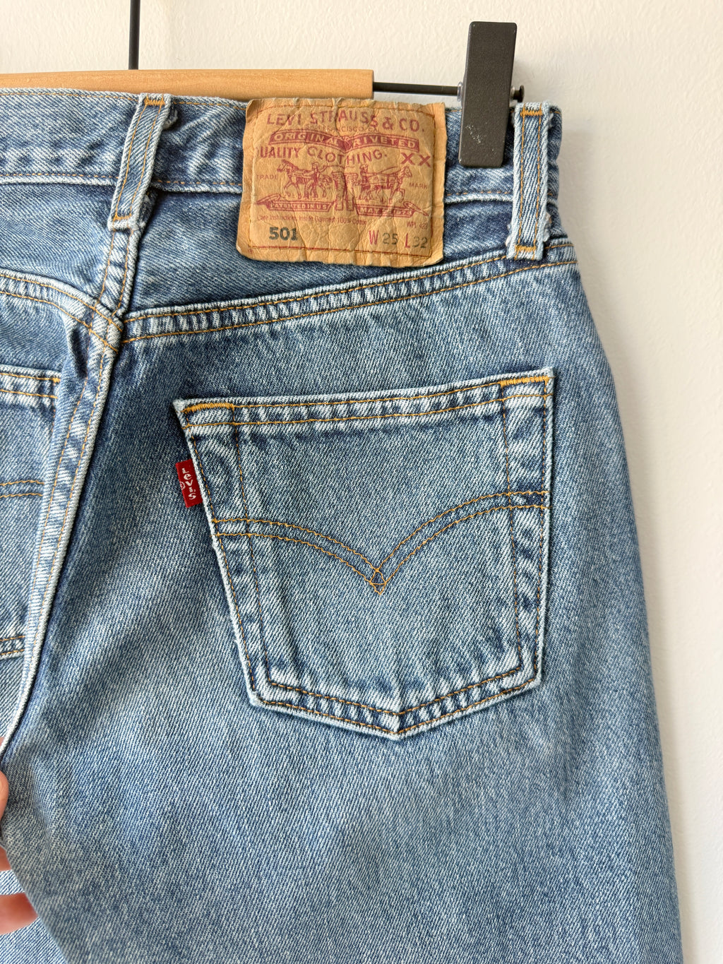 W23 L31 vintage Levis 501 23” measured waist medium darker blue 501s Y2K