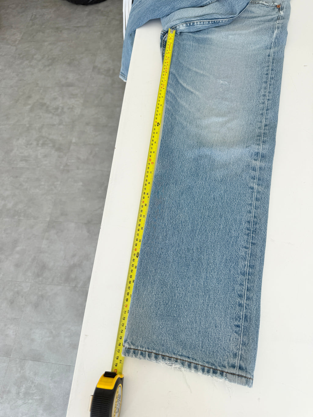 Soft W34 L30 vintage Levis 501 32-34” measured light medium blue faded denim Y2K 501s