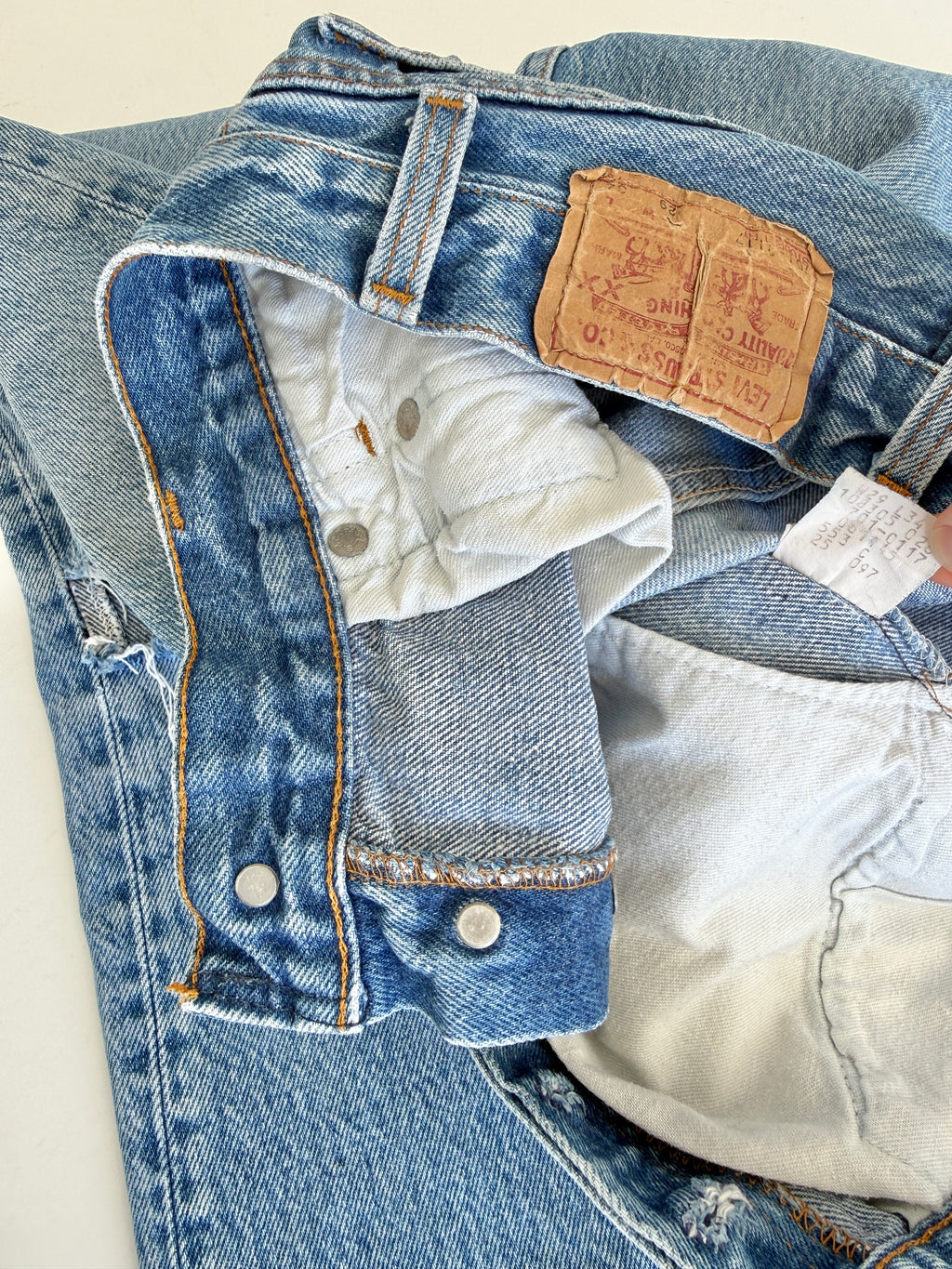 Distressed W26 L30 vintage Levis 701 0117 25/26” measured waist dark faded 80s 701 0117