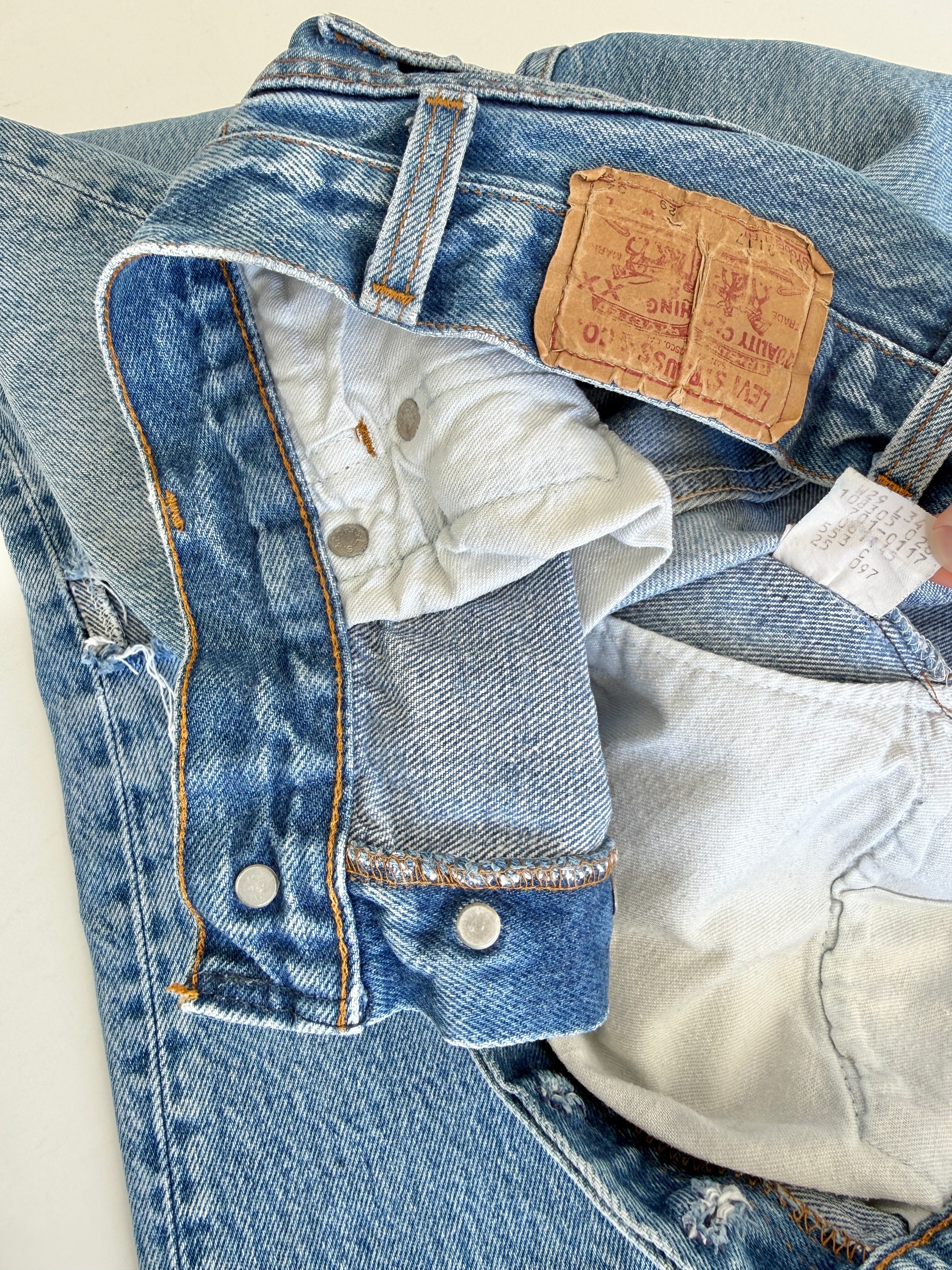 Distressed W26 L30 vintage Levis 701 0117 25/26” measured waist dark faded 80s 701 0117