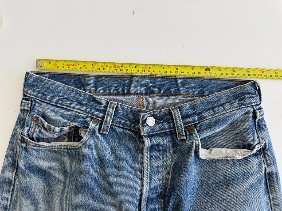 W32 L30 vintage Levis 501s 31/32” measured medium light blue fade 501s 80s