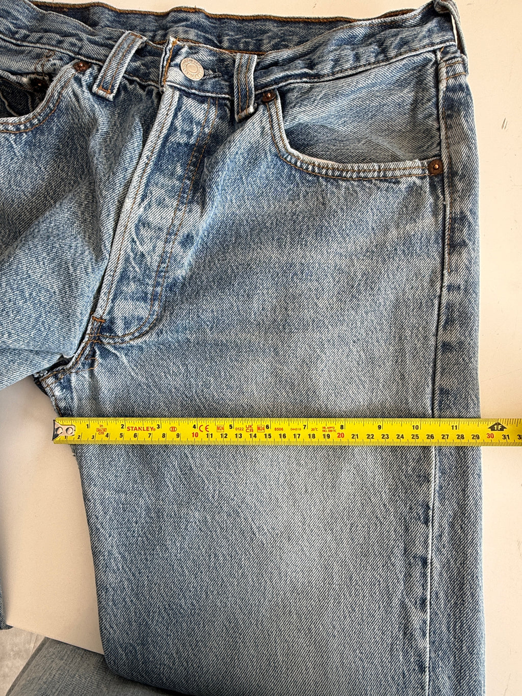 W29 L29 vintage Levis 501s 28/29” measured medium fade blue 501s early 90s medium lower rise