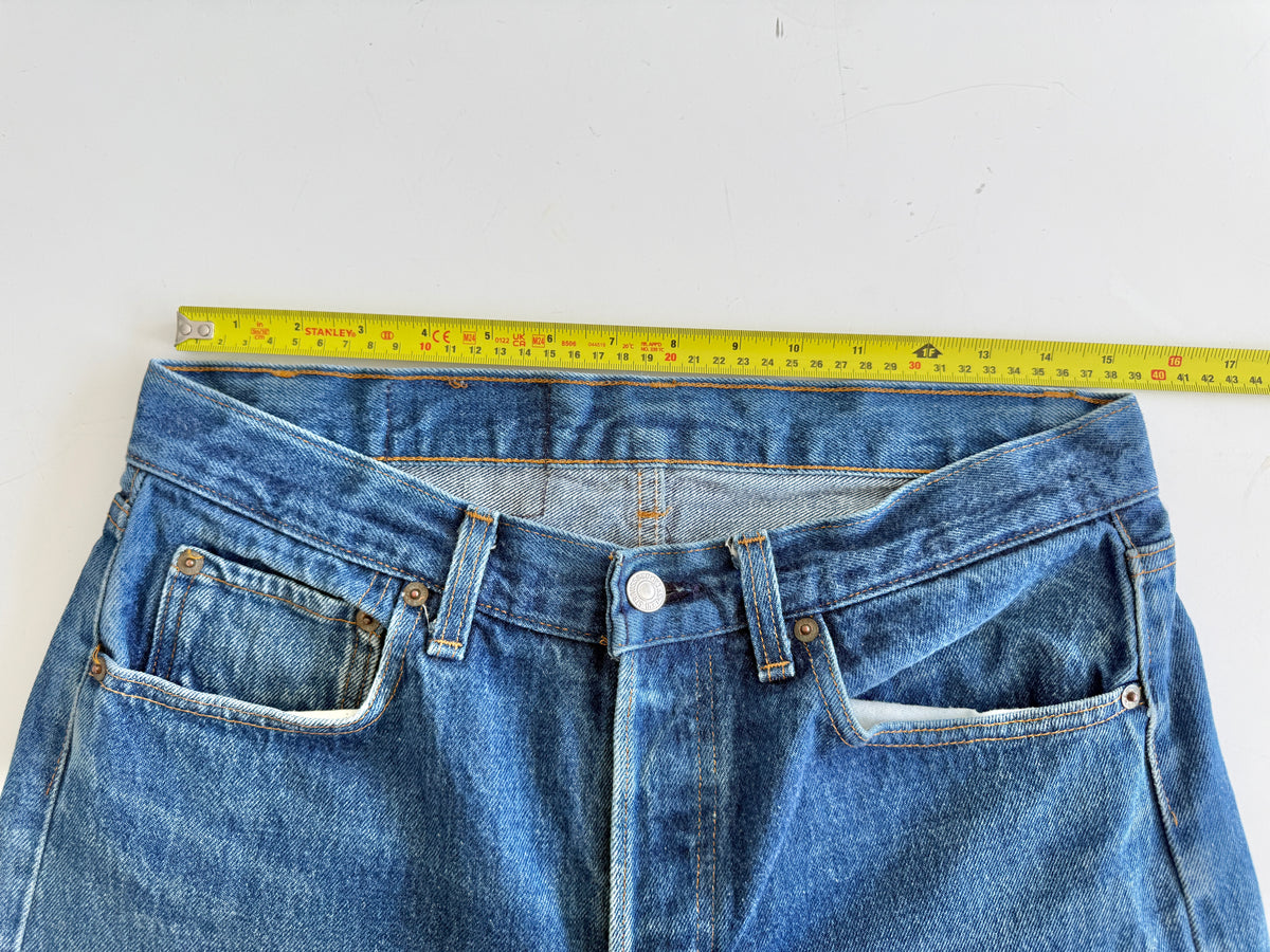 W31 L26 vintage Levis 501 0115 dark blue 30/31” measured waist 501s 80s USA