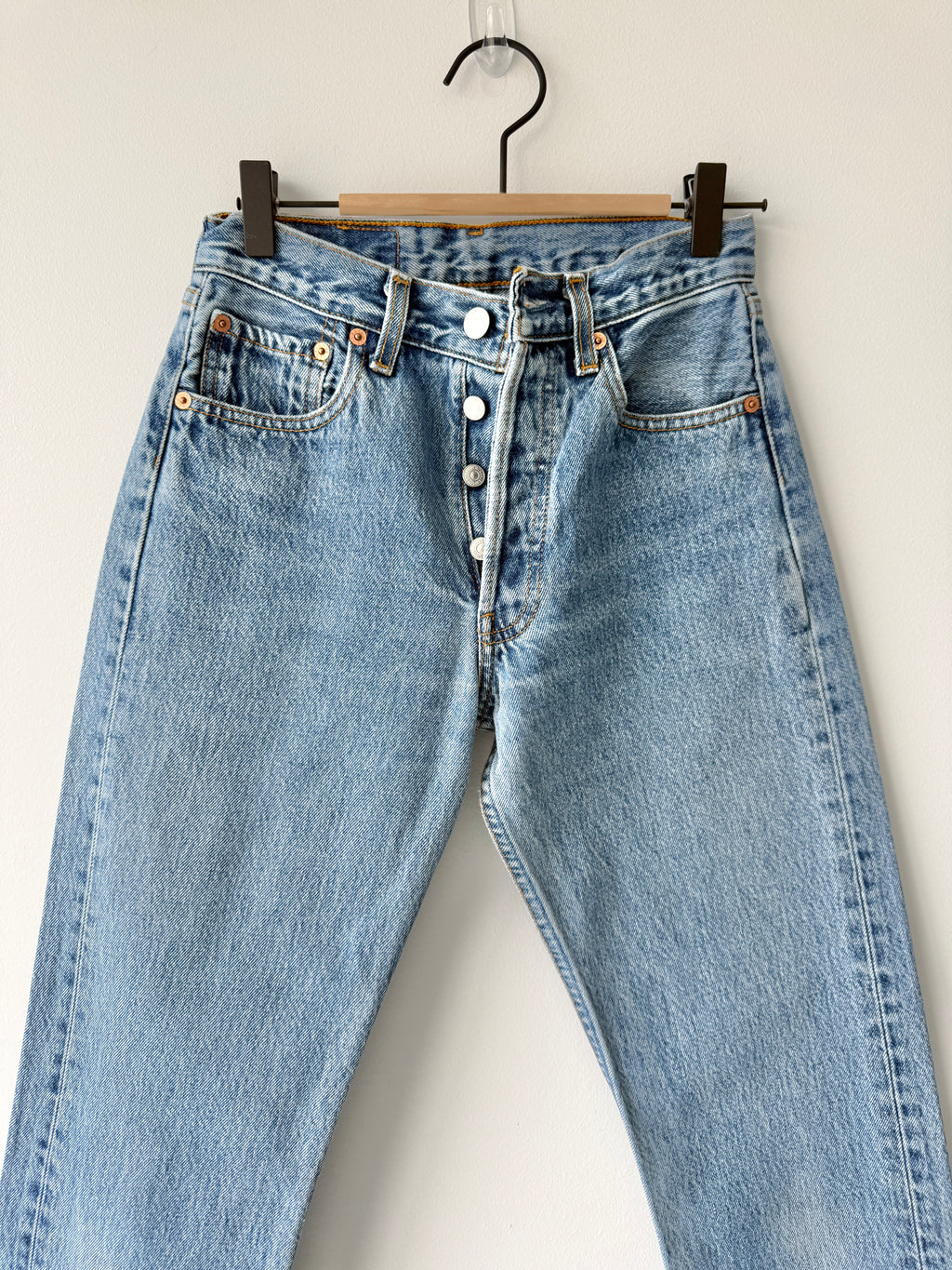 W25 L29 vintage Levis 501s 24/25” measured medium blue fade denim 90s 501s
