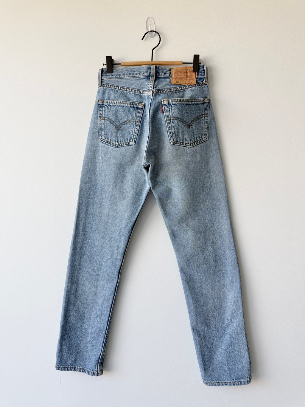 W25 L31 vintage Levis 501 24/25” measured waist medium light blue 501s 90s  USA nl