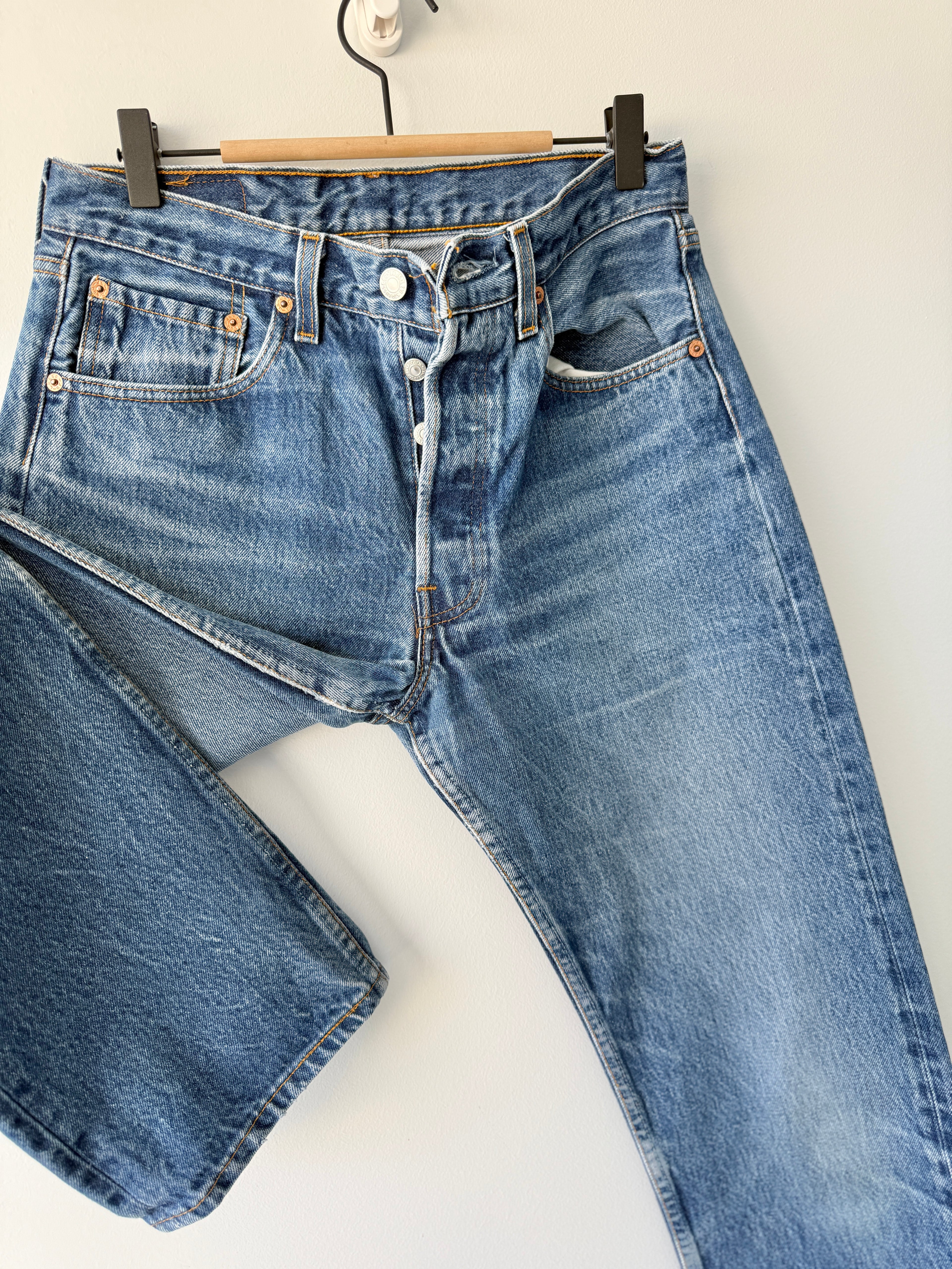 W29 L30 vintage Levis 501xx 28-29” measured dark faded blue 90s Levi’s 501s USA