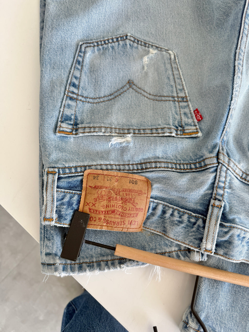 W29 L33 vintage Levis 501 29” measured light faded blue made in 90s