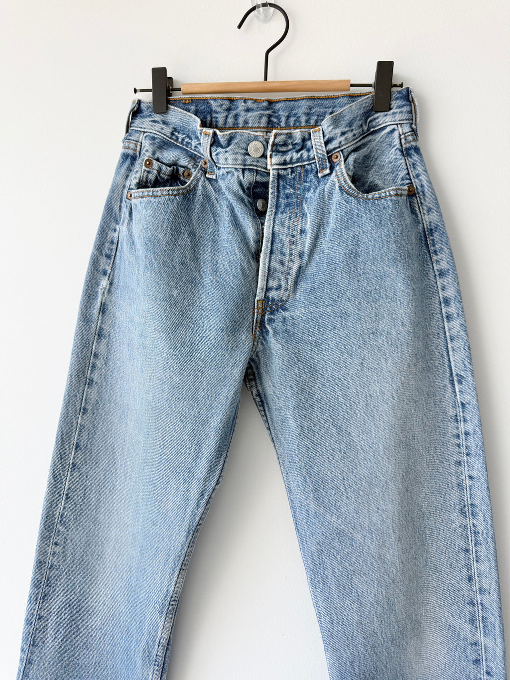 W25 L32 vintage Levis 501 25” measured waist blue 501s made in 80s