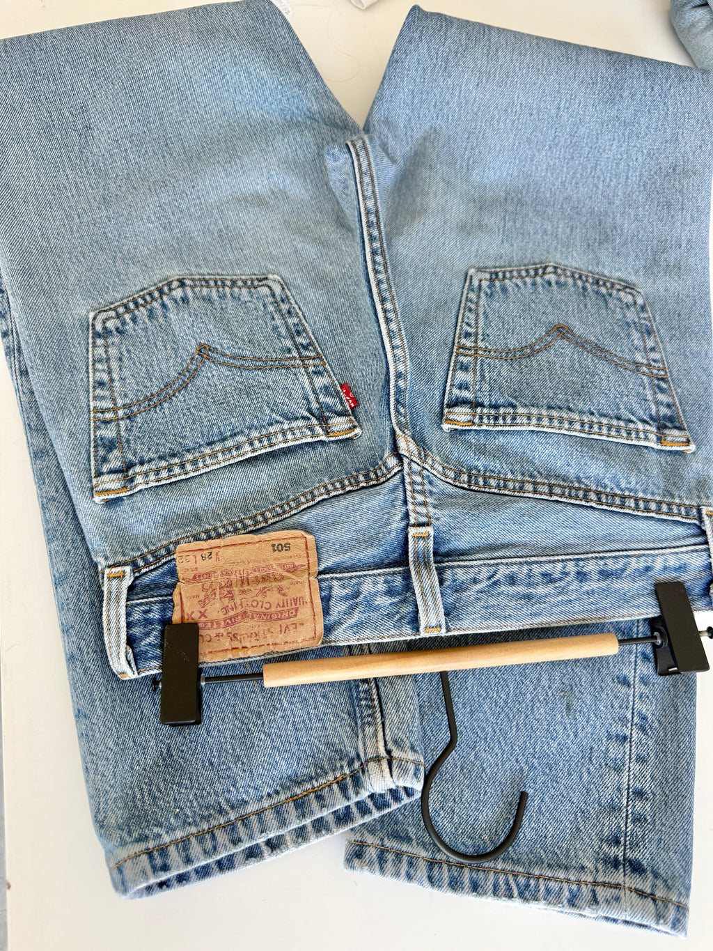 W25 L31 vintage Levis 501 24/25” measured waist medium light blue 501s 90s  USA nl