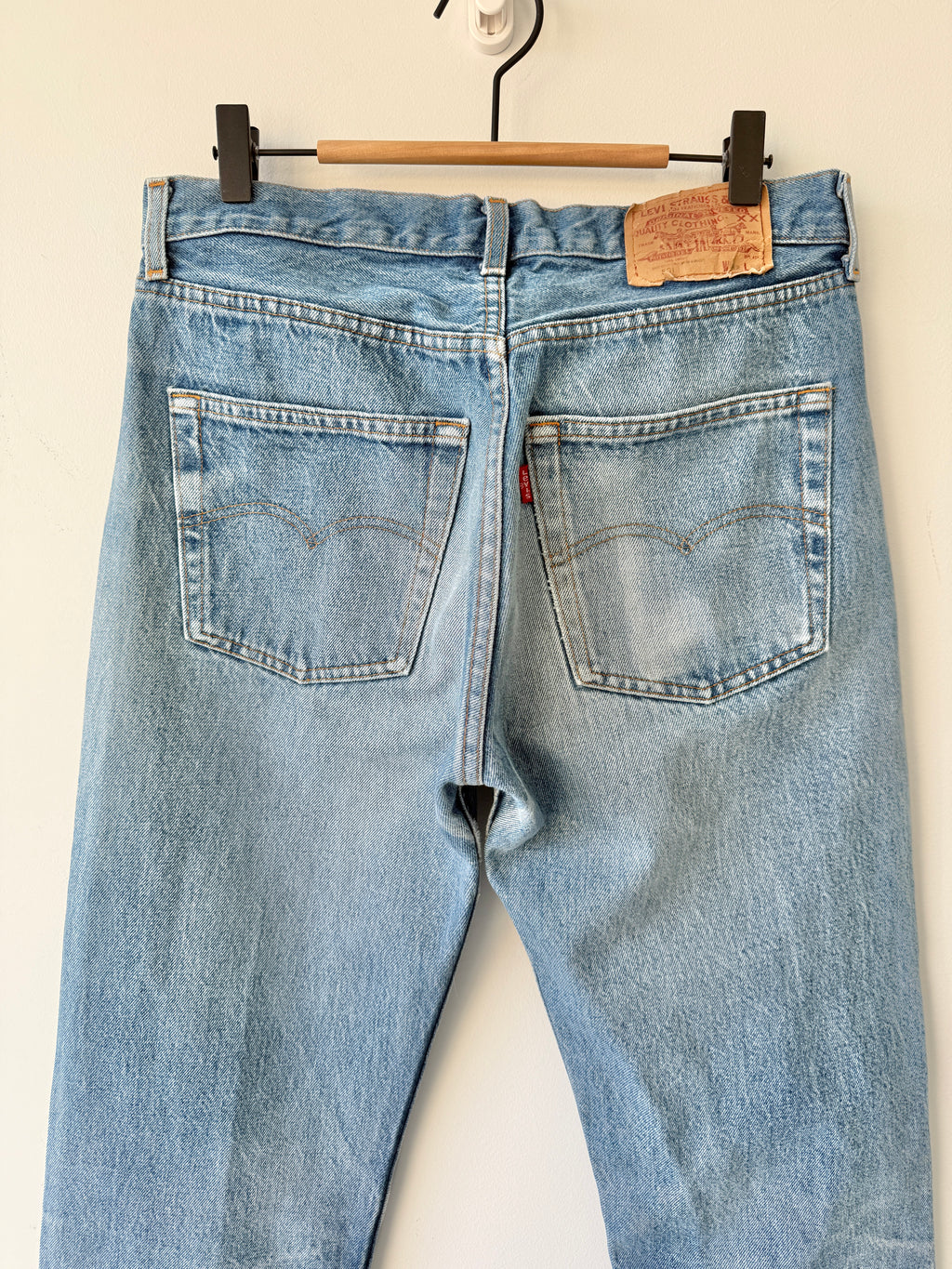 W29 L31 vintage Levis 501 28-29” measured medium faded blue made in 80s