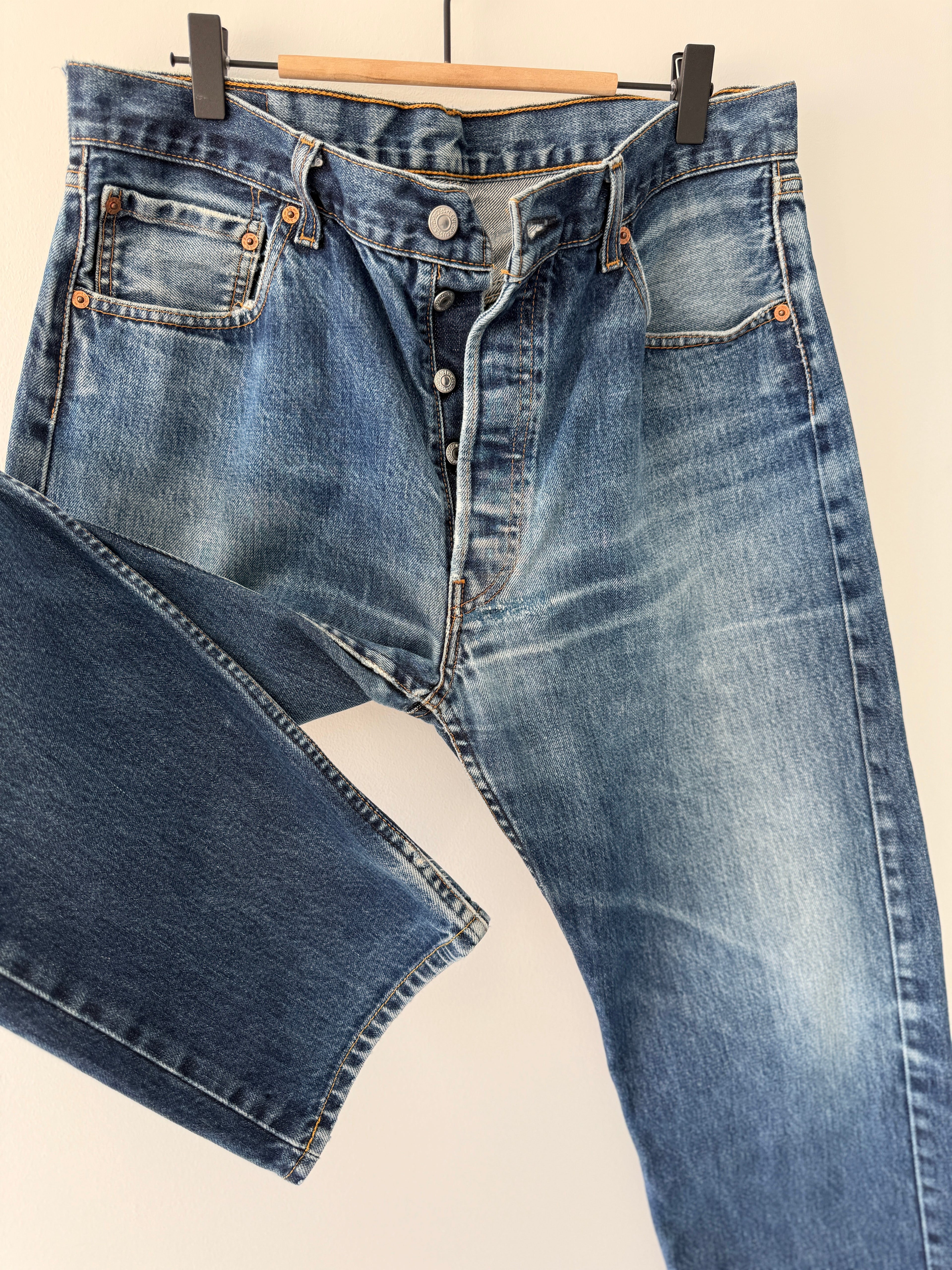 W33 L29 vintage Levis 501 32-33”” measured dark indigo denim whiskers Y2K 501s