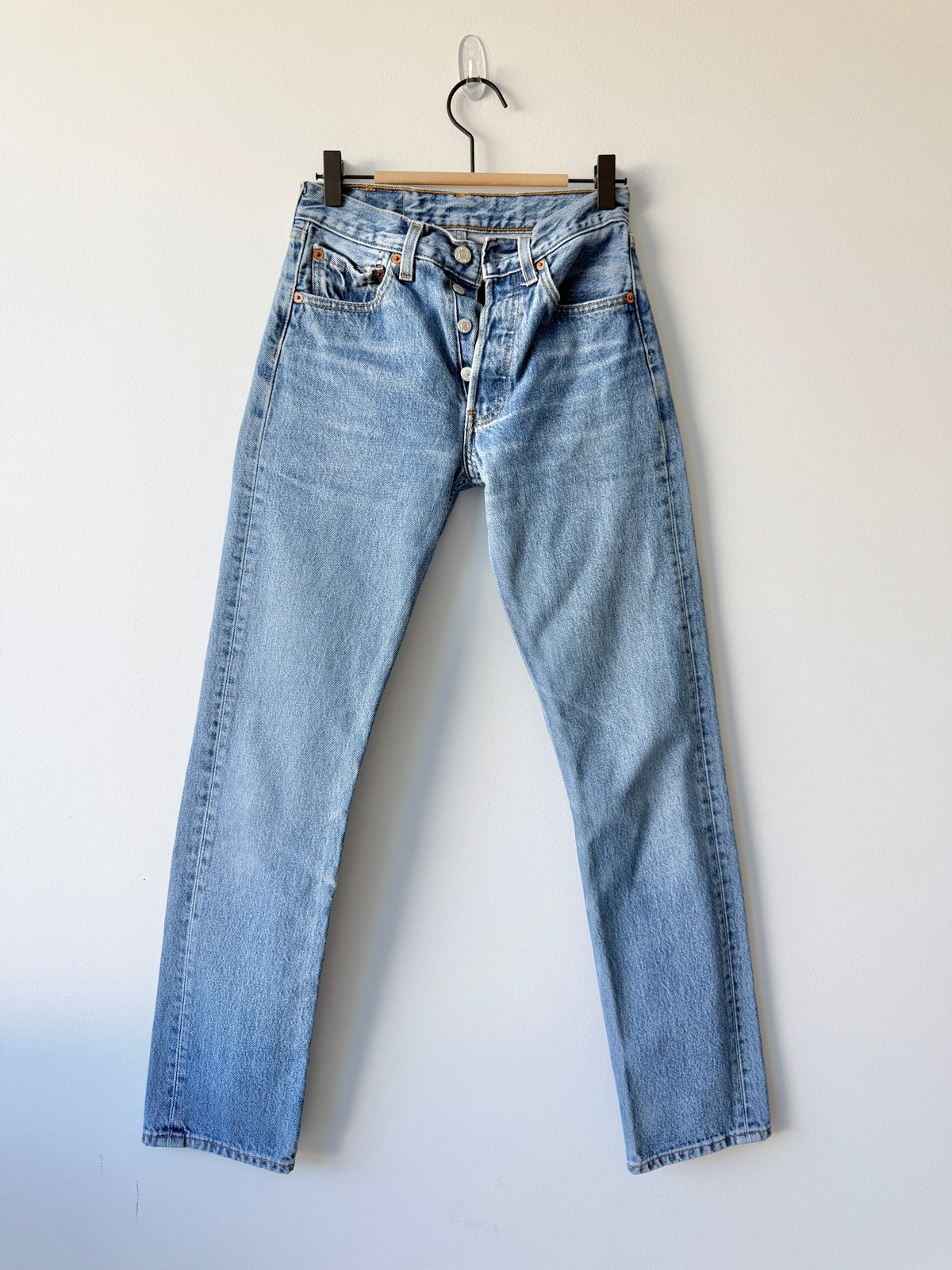 W25 L31 vintage Levis 501 medium blue 24/25” measured waist 501s 90s