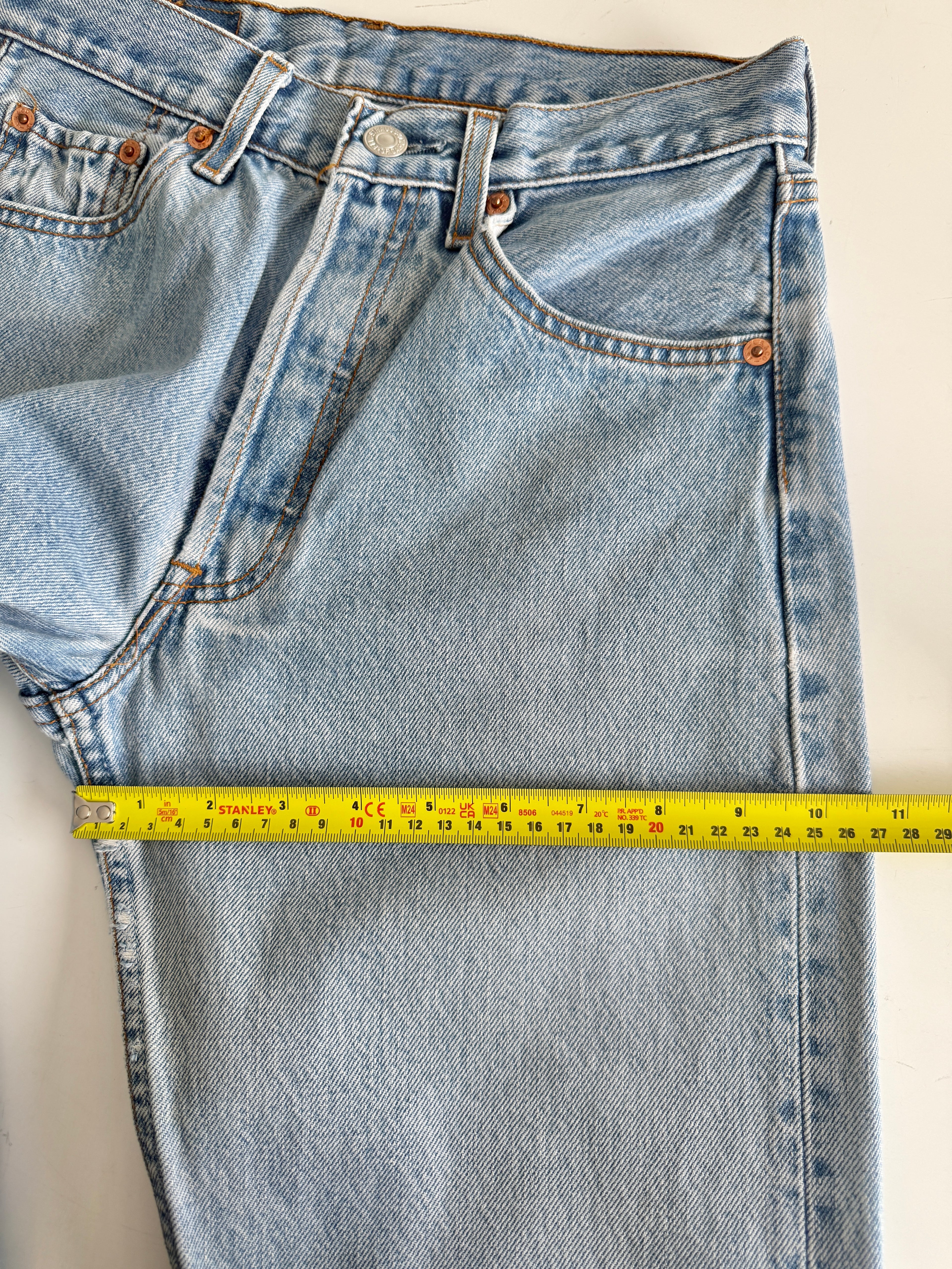 W25 L29 vintage Levis 501 24-25” light blue 90s Levi’s 501s