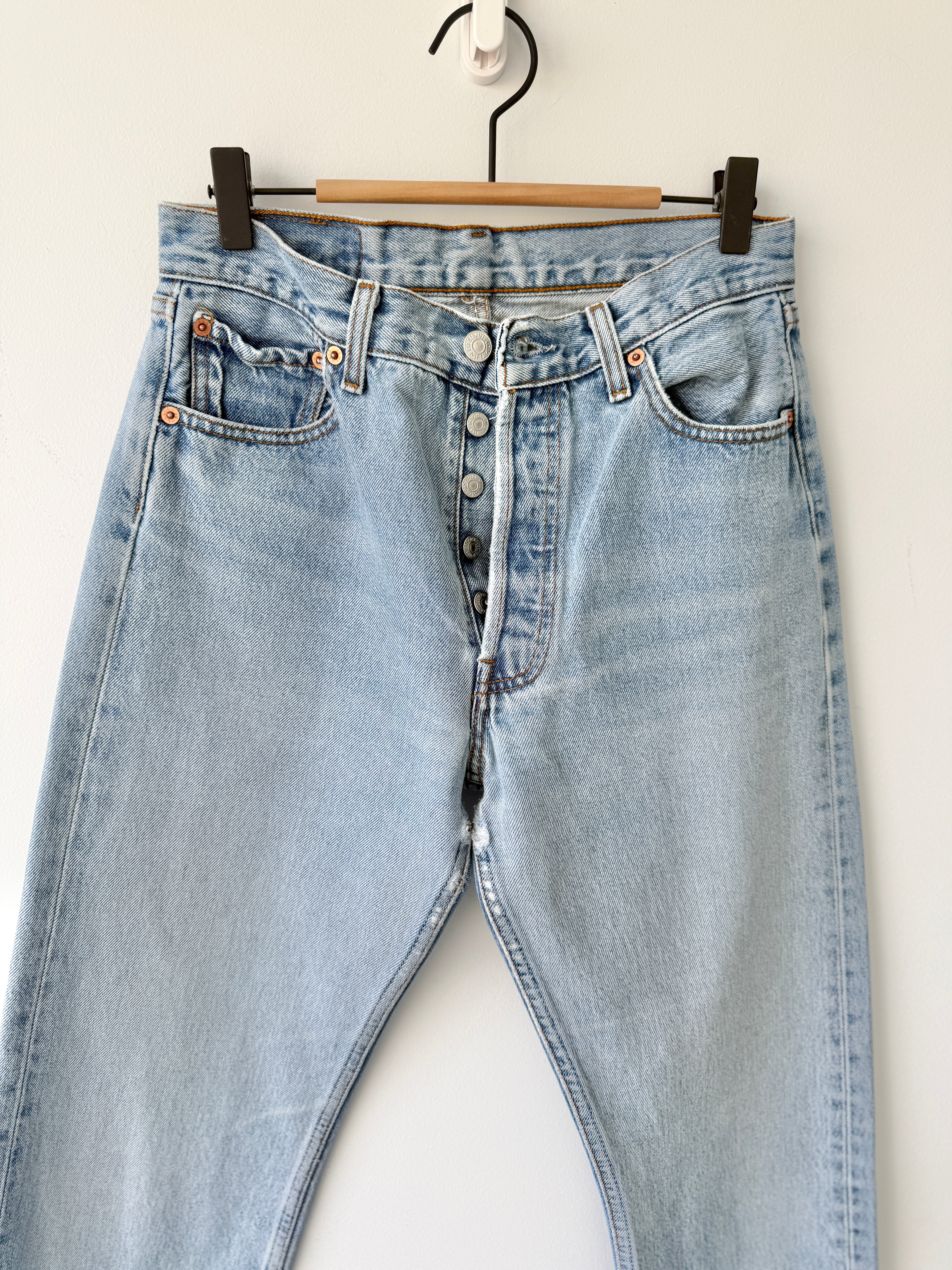 W28 L30 vintage Levis 501 27-28” measured light faded blue 90s Levi’s 501s